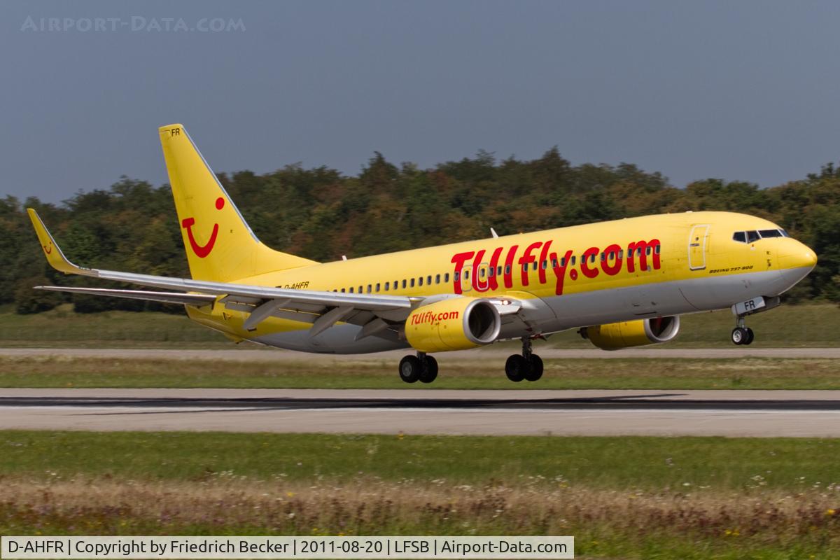 D-AHFR, 2000 Boeing 737-8K5 C/N 30593, moments prior touchdown