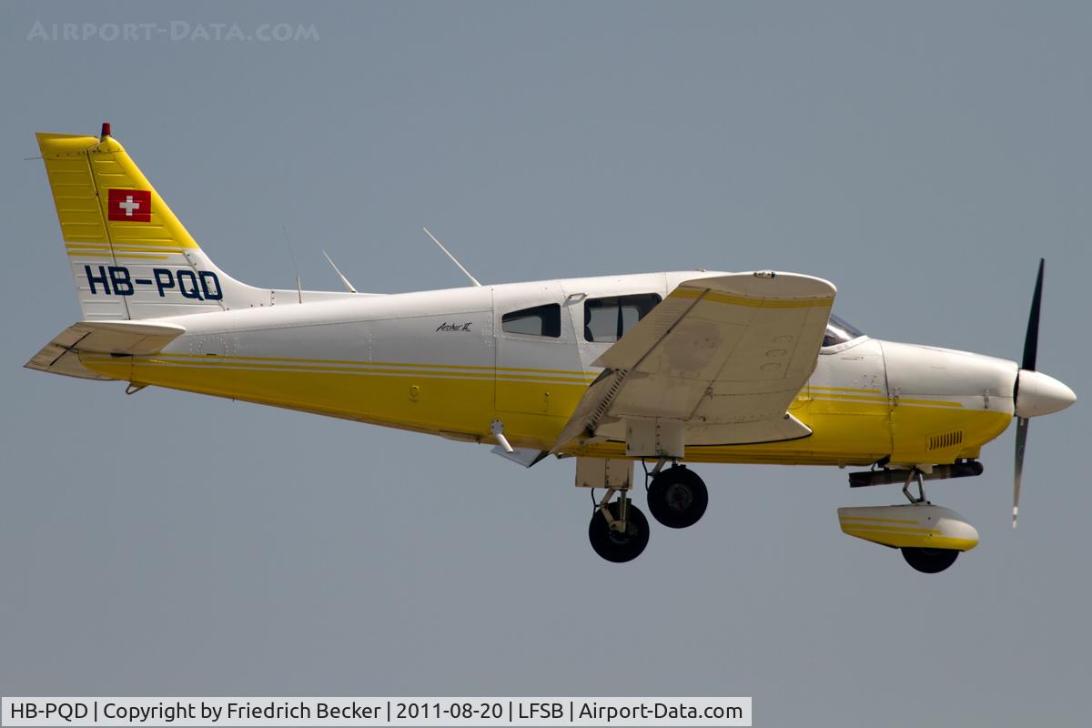 HB-PQD, 1989 Piper PA-28-181 Archer C/N 2890149, on final RW15