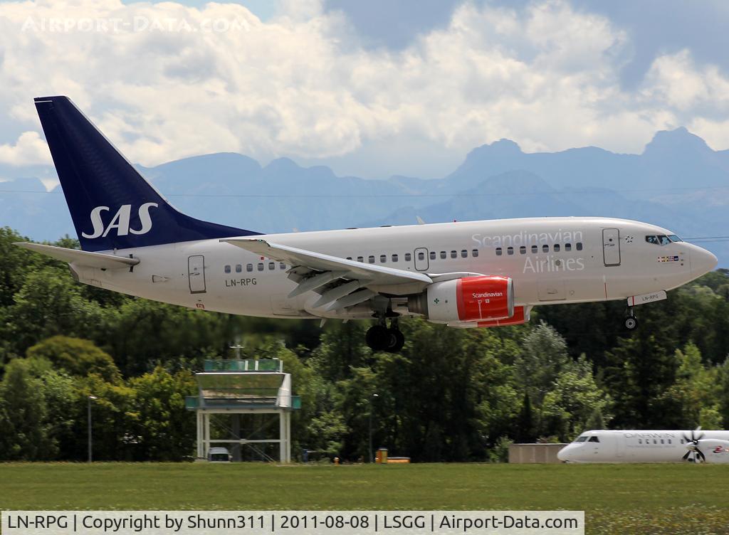 LN-RPG, 1999 Boeing 737-683 C/N 28310, Landing rwy 23