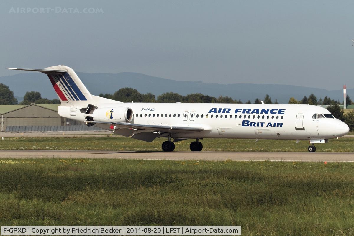 F-GPXD, 1995 Fokker 100 (F-28-0100) C/N 11494, decelerating after touchdown