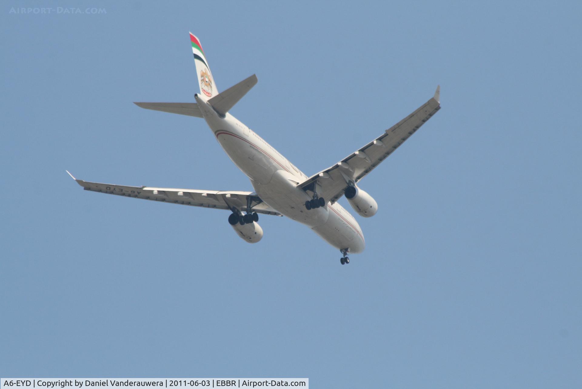 A6-EYD, 2005 Airbus A330-243 C/N 658, On approach to RWY 07L