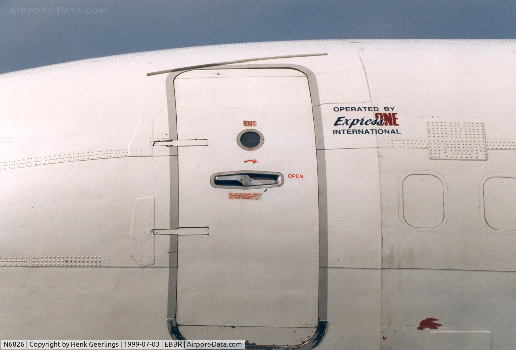 N6826, 1969 Boeing 727-223 C/N 19704, Express One , operating for DHL

Front door B727