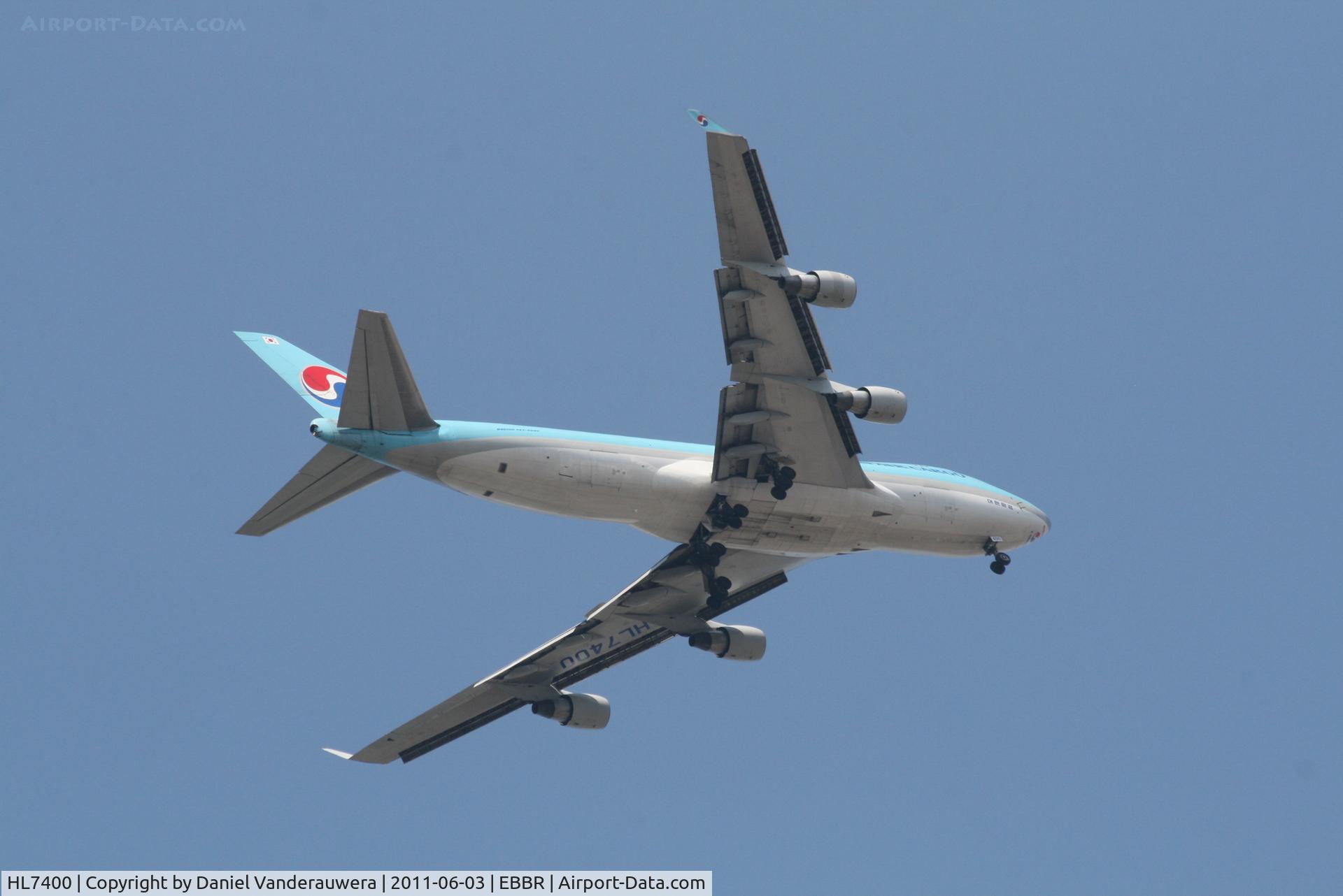 HL7400, 2001 Boeing 747-4B5F/SCD C/N 26414, On approach to RWY 07L