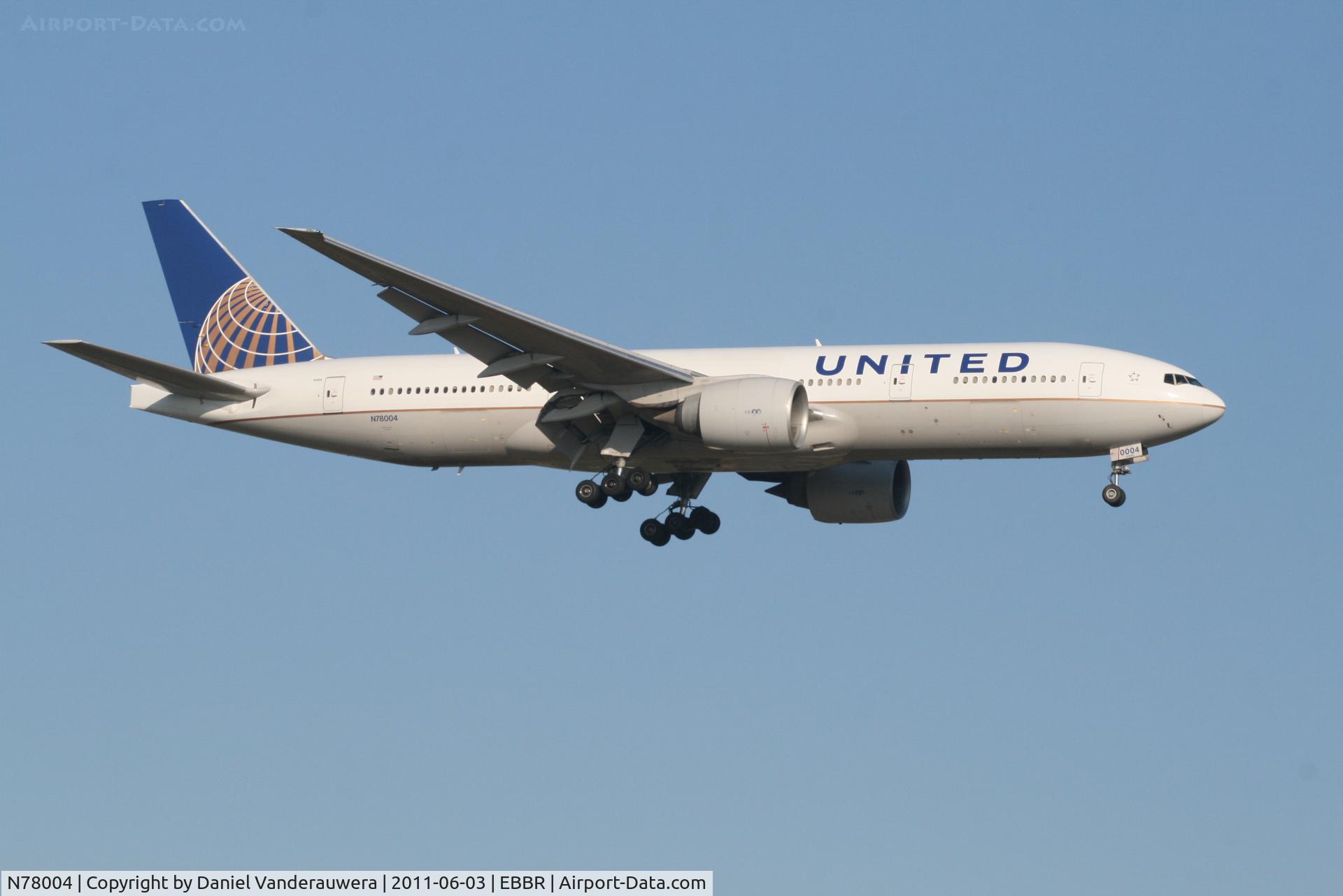 N78004, 1998 Boeing 777-224 C/N 27580, Flight CO060 is descending to RWY 02
