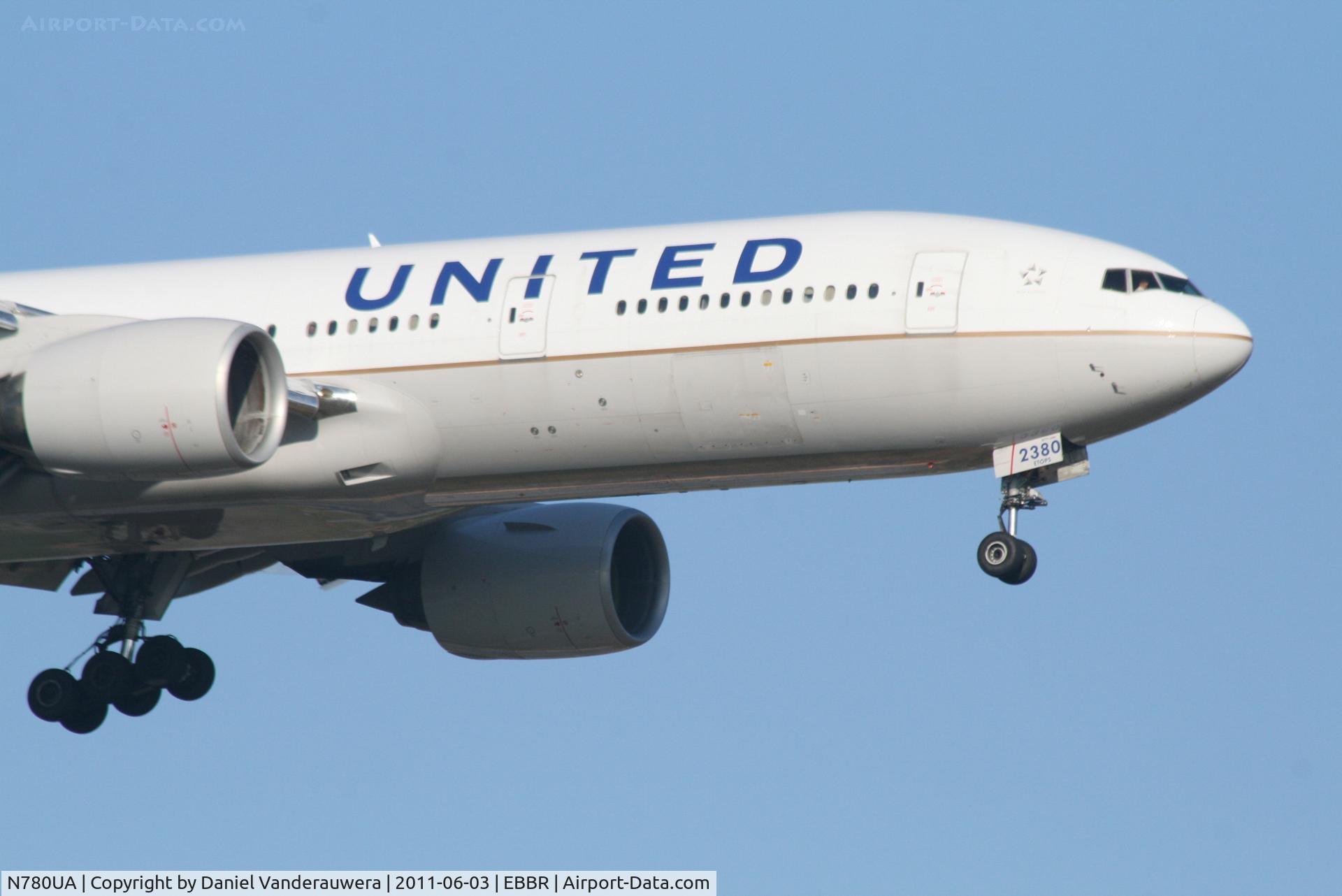 N780UA, 1996 Boeing 777-222 C/N 26944, Flight UA950 is descending to RWY 02
