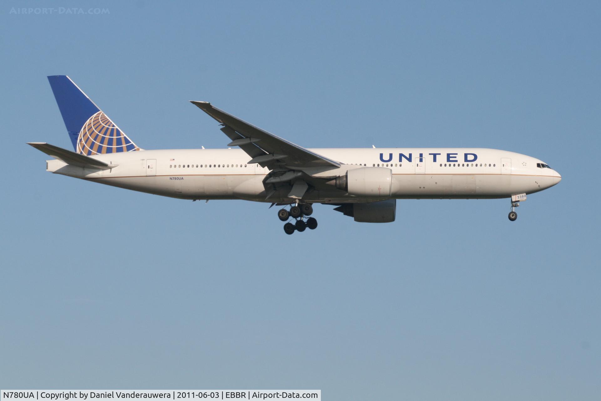 N780UA, 1996 Boeing 777-222 C/N 26944, Flight UA950 is descending to RWY 02