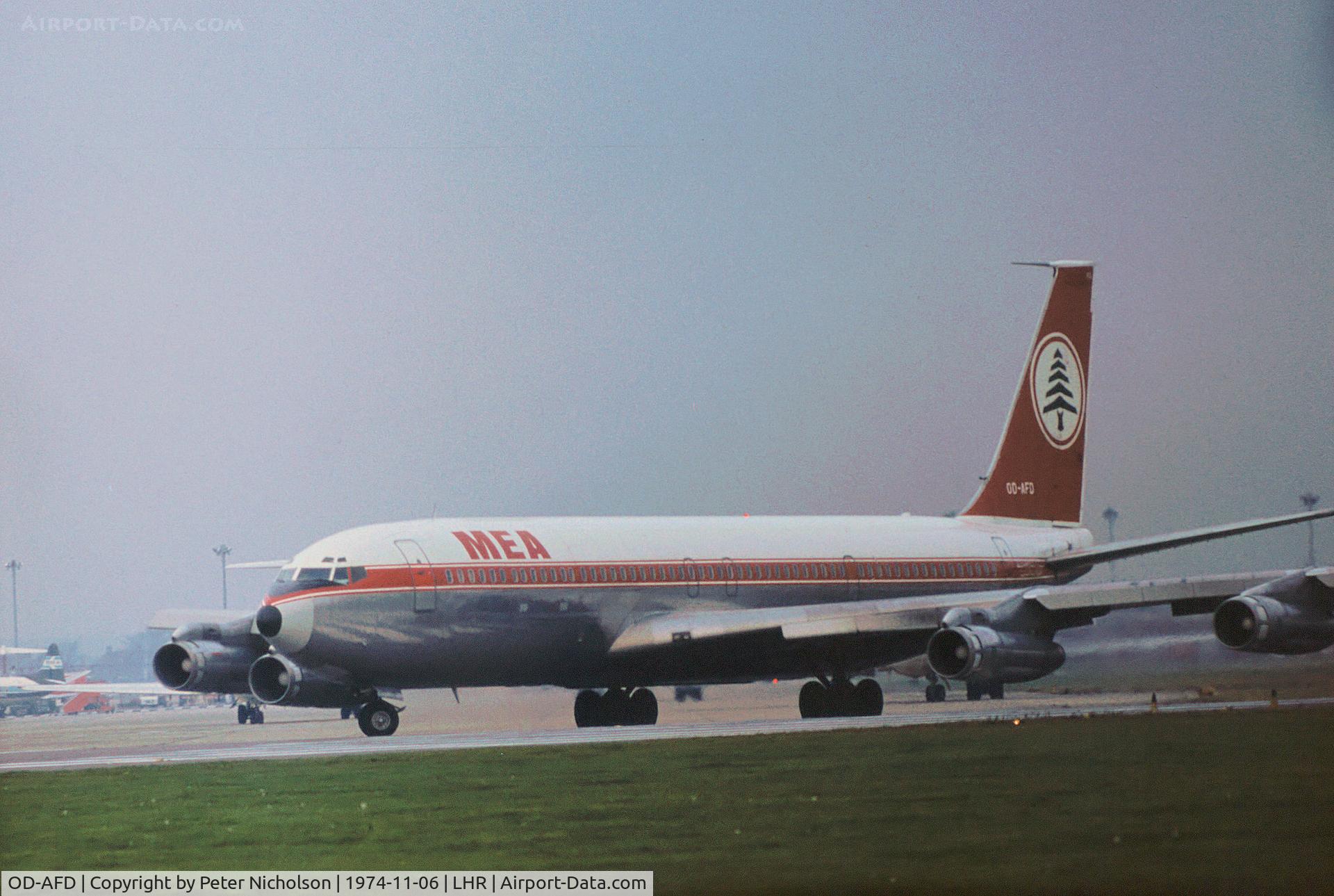 OD-AFD, 1969 Boeing 707-3B4C C/N 20259, Boeing 707-3B4C of Middle East Airlines joining Runway 27L at Heathrow in November 1974.