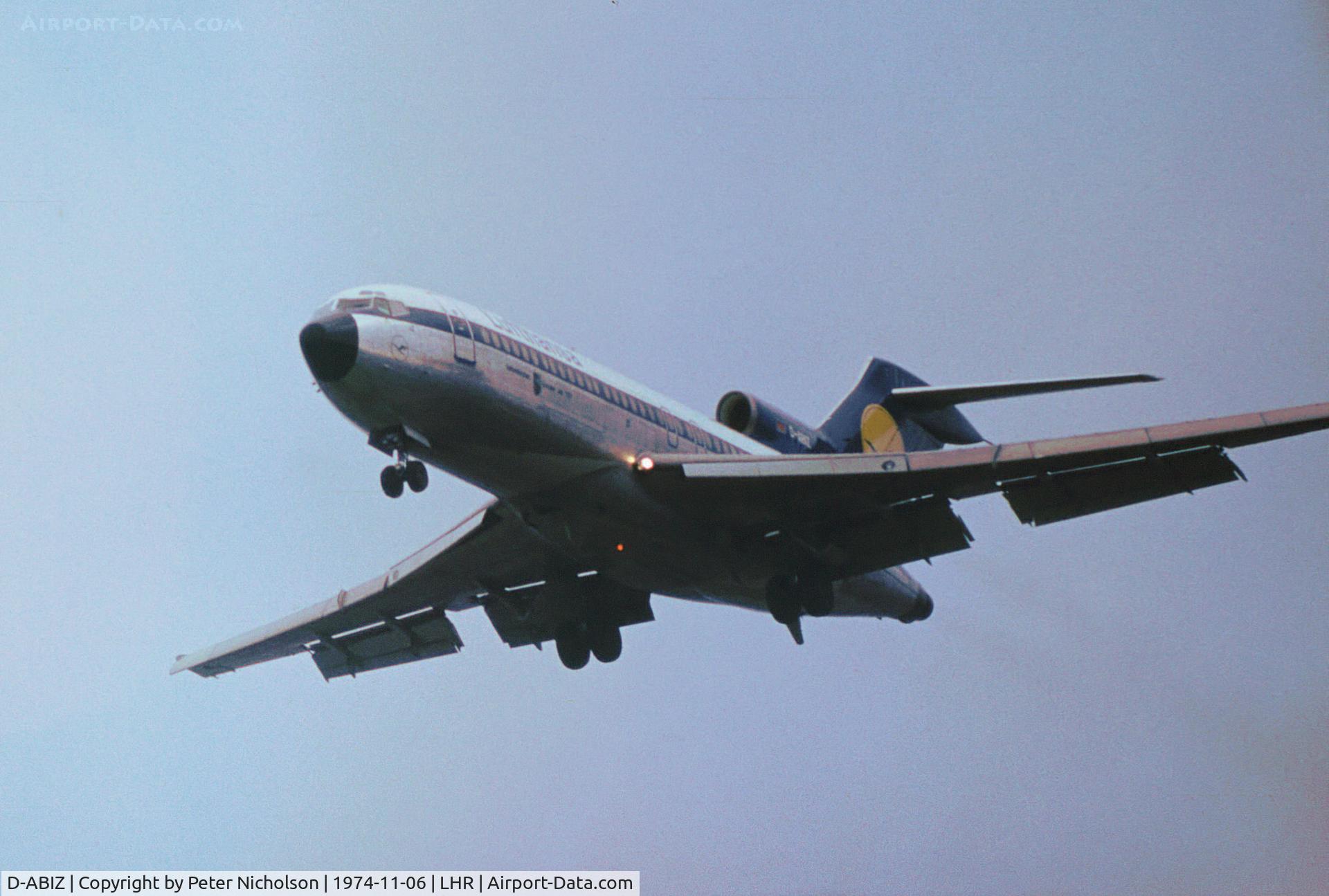 D-ABIZ, 1967 Boeing 727-30QC C/N 19010, Boeing 727-30QC named Gelsenkirchen of Lufthansa on final approach to Heathrow in Novembr 1974.