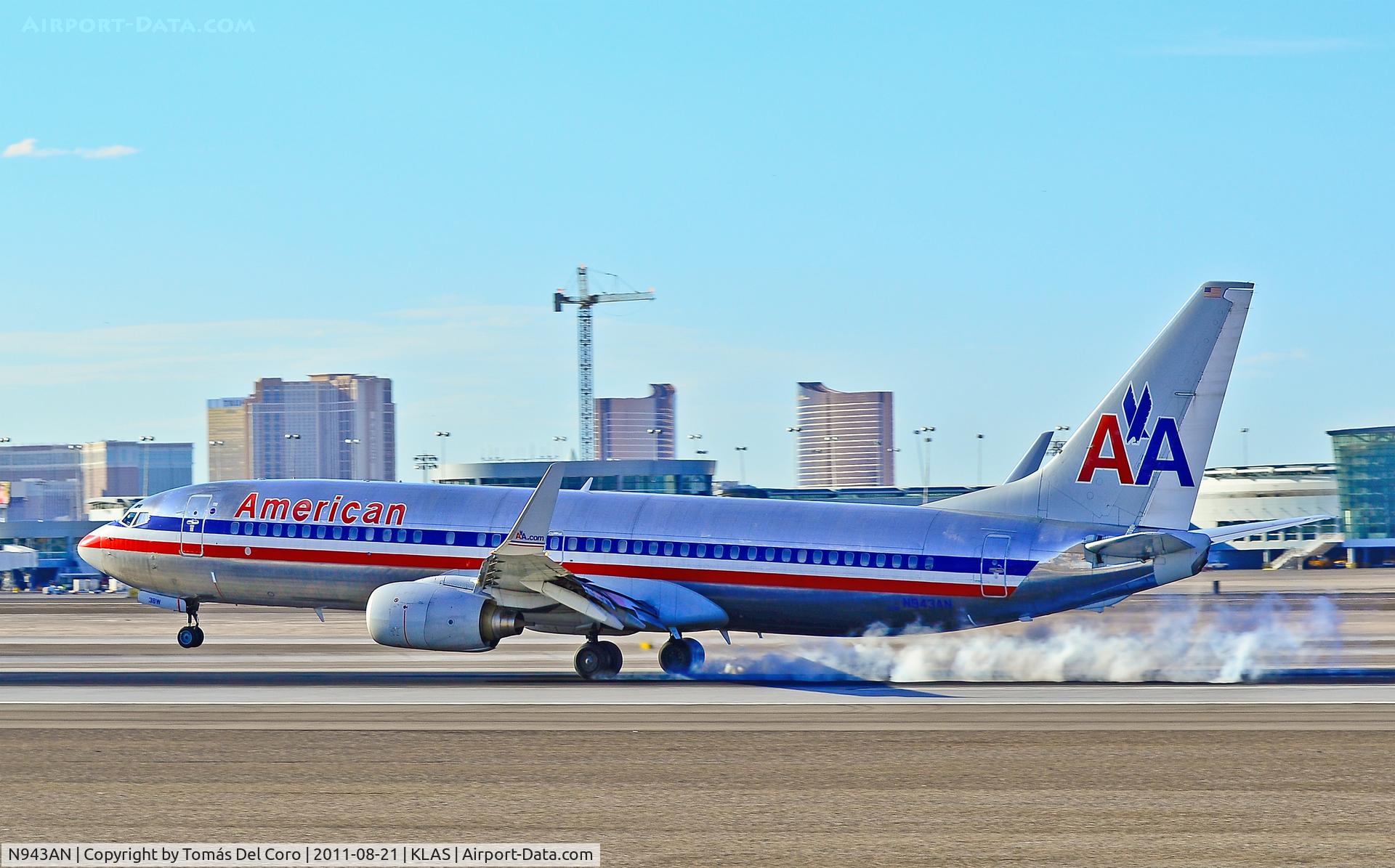 N943AN, 2000 Boeing 737-823 C/N 30599, N943AN American Airlines 2000 Boeing 737-823 C/N 30599

Las Vegas - McCarran International (LAS / KLAS)
USA - Nevada, August 21, 2011
Photo: Tomás Del Coro