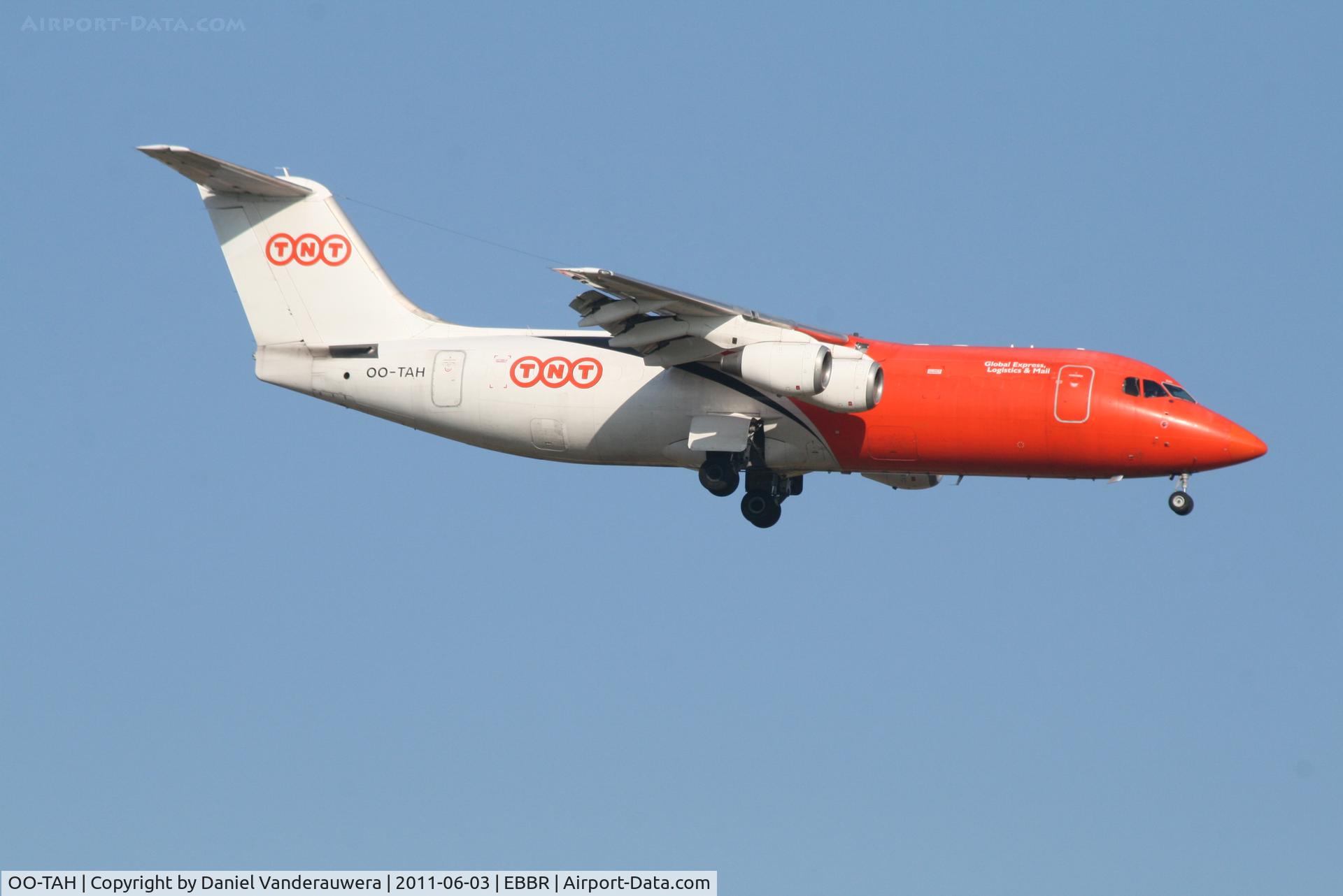 OO-TAH, 1990 British Aerospace BAe.146-300 C/N E3168, Descending to RWY 02