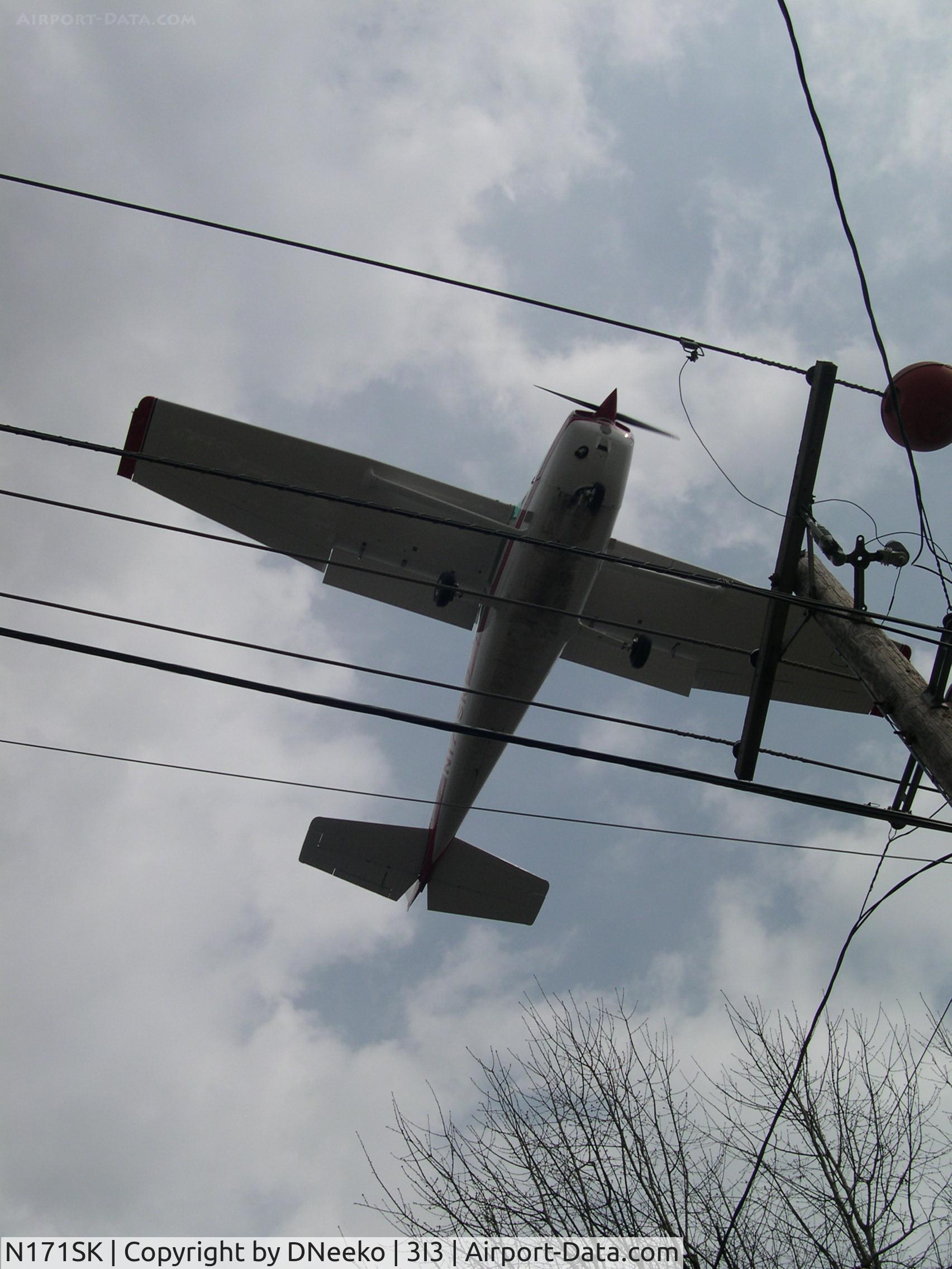 N171SK, 1980 Cessna 172N C/N 17273857, Short final for rwy 26