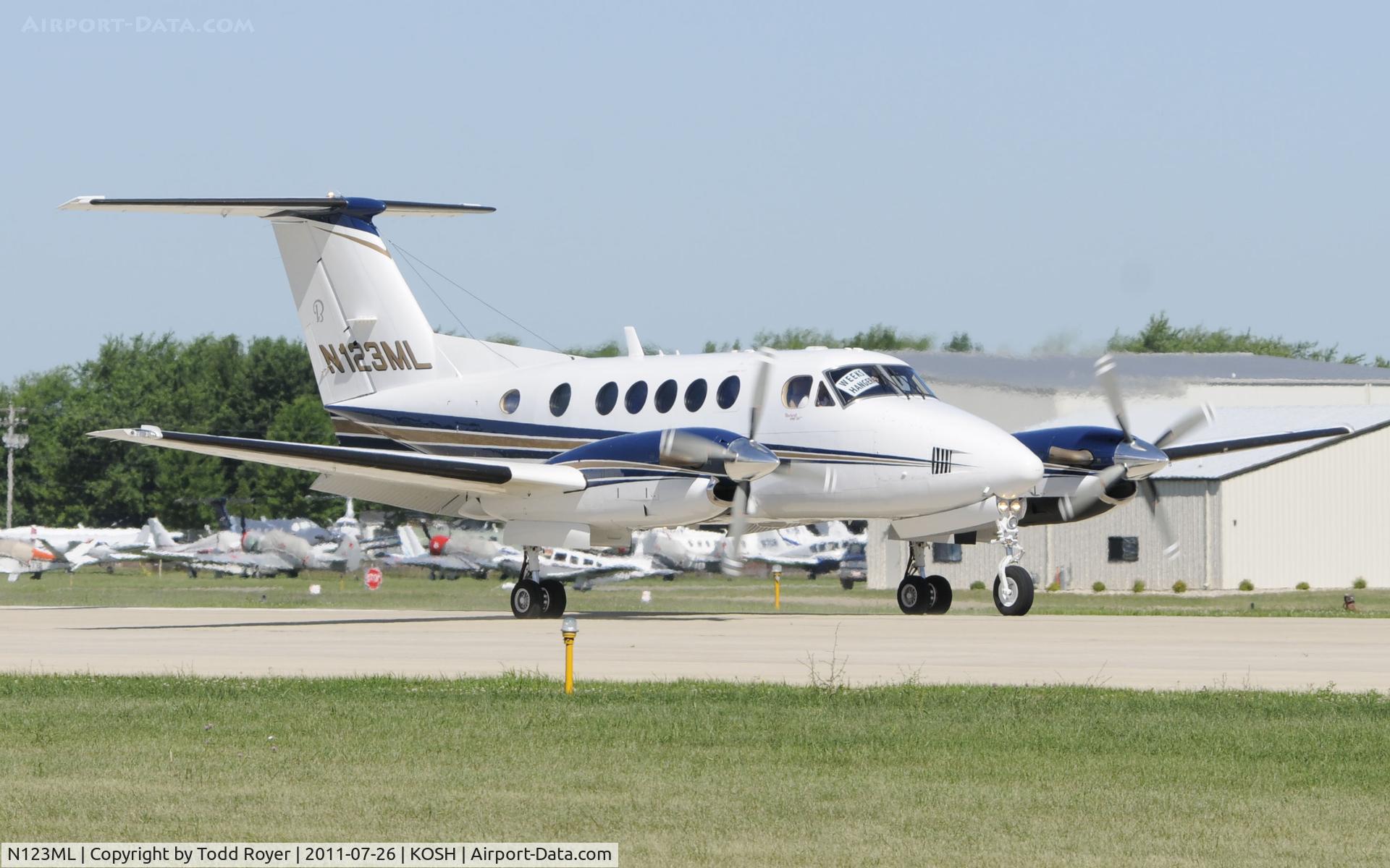 N123ML, 1997 Raytheon Aircraft Company B200 C/N BB-1587, AIRVENTURE 2011