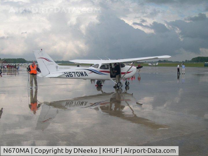 N670MA, 1999 Cessna 172R C/N 17280728, Lewis University Pushing their plane at the NIFA SAFECON National competition at KHUF