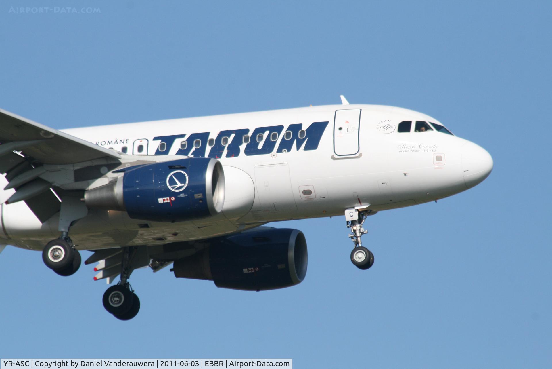 YR-ASC, 2007 Airbus A318-121 C/N 3220, Arrival of flight RO371 to RWY 02