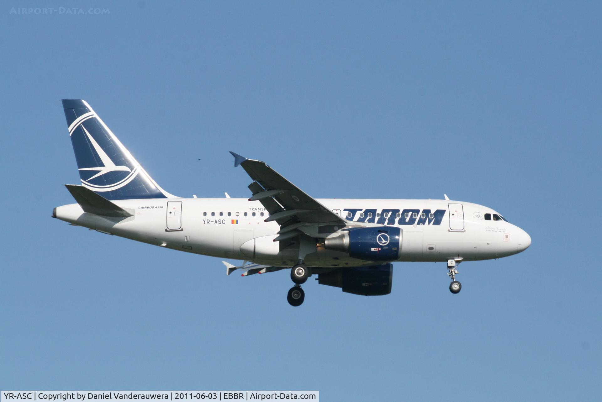 YR-ASC, 2007 Airbus A318-121 C/N 3220, Arrival of flight RO371 to RWY 02