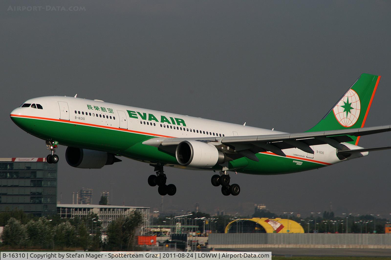 B-16310, 2005 Airbus A330-203 C/N 678, Eva Air at VIE