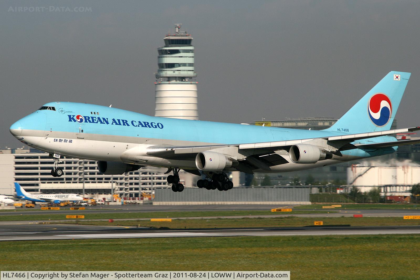 HL7466, 2001 Boeing 747-4B5F/SCD C/N 26413, Korean B74F