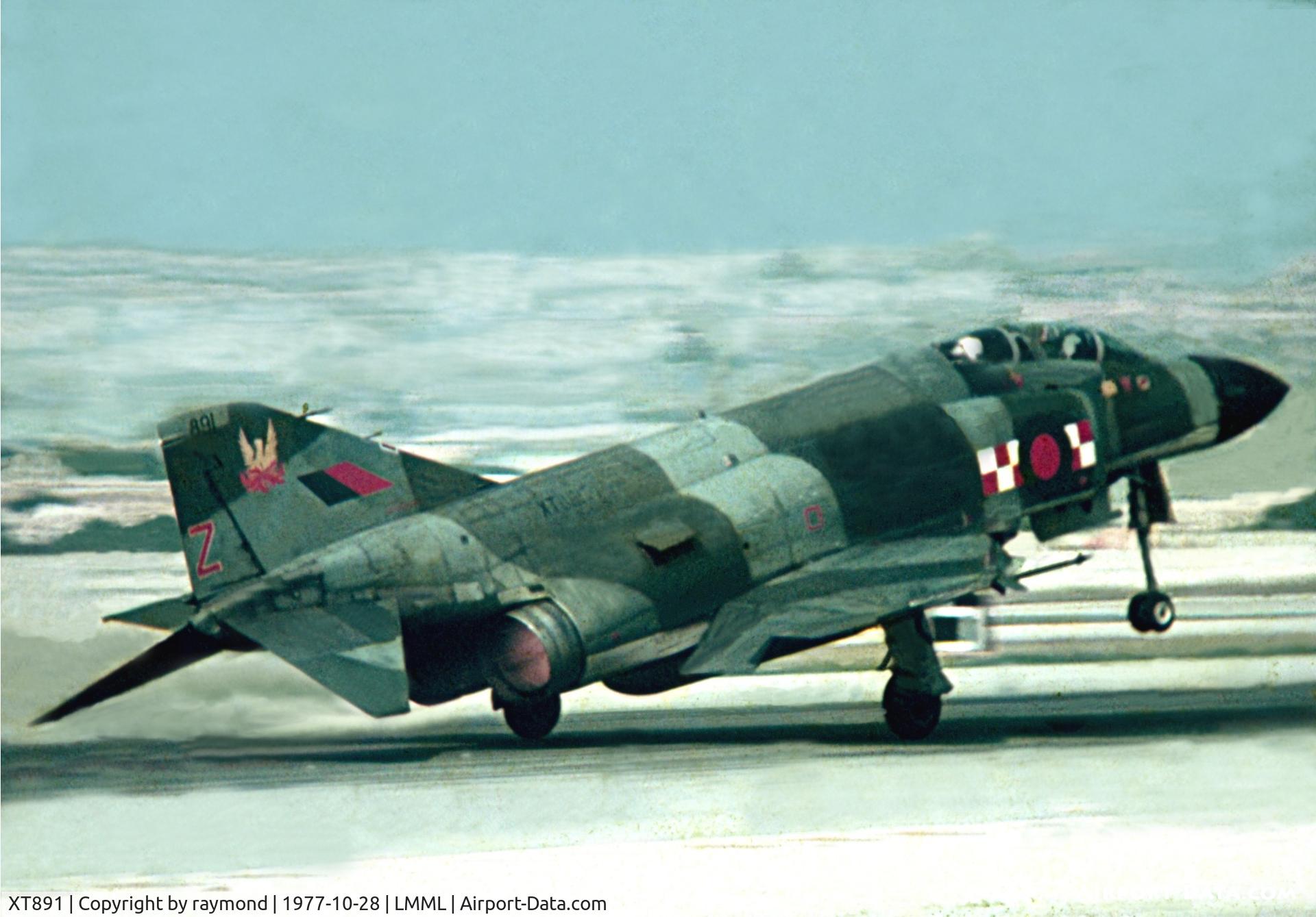 XT891, 1967 McDonnell Douglas Phantom FGR2 C/N 2250, Phantom XT891/Z 56Sqd RAF with the reheat clearly visible during its take off run.