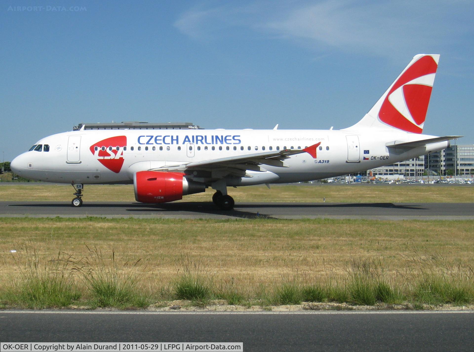 OK-OER, 2009 Airbus A319-112 C/N 3892, taxi to runway 09R