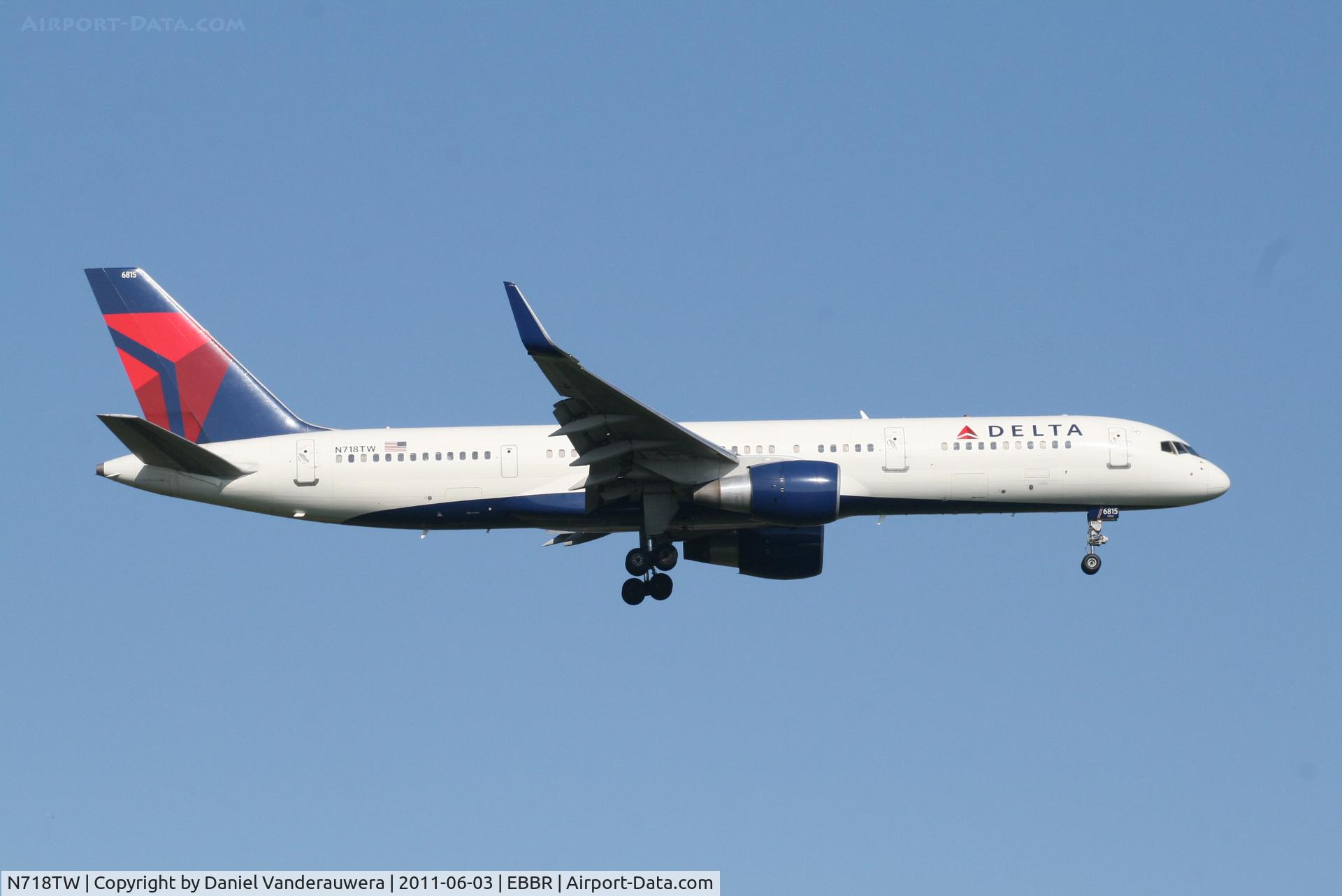 N718TW, 1999 Boeing 757-231 C/N 28486, Arrival of flight DL140 to RWY 02