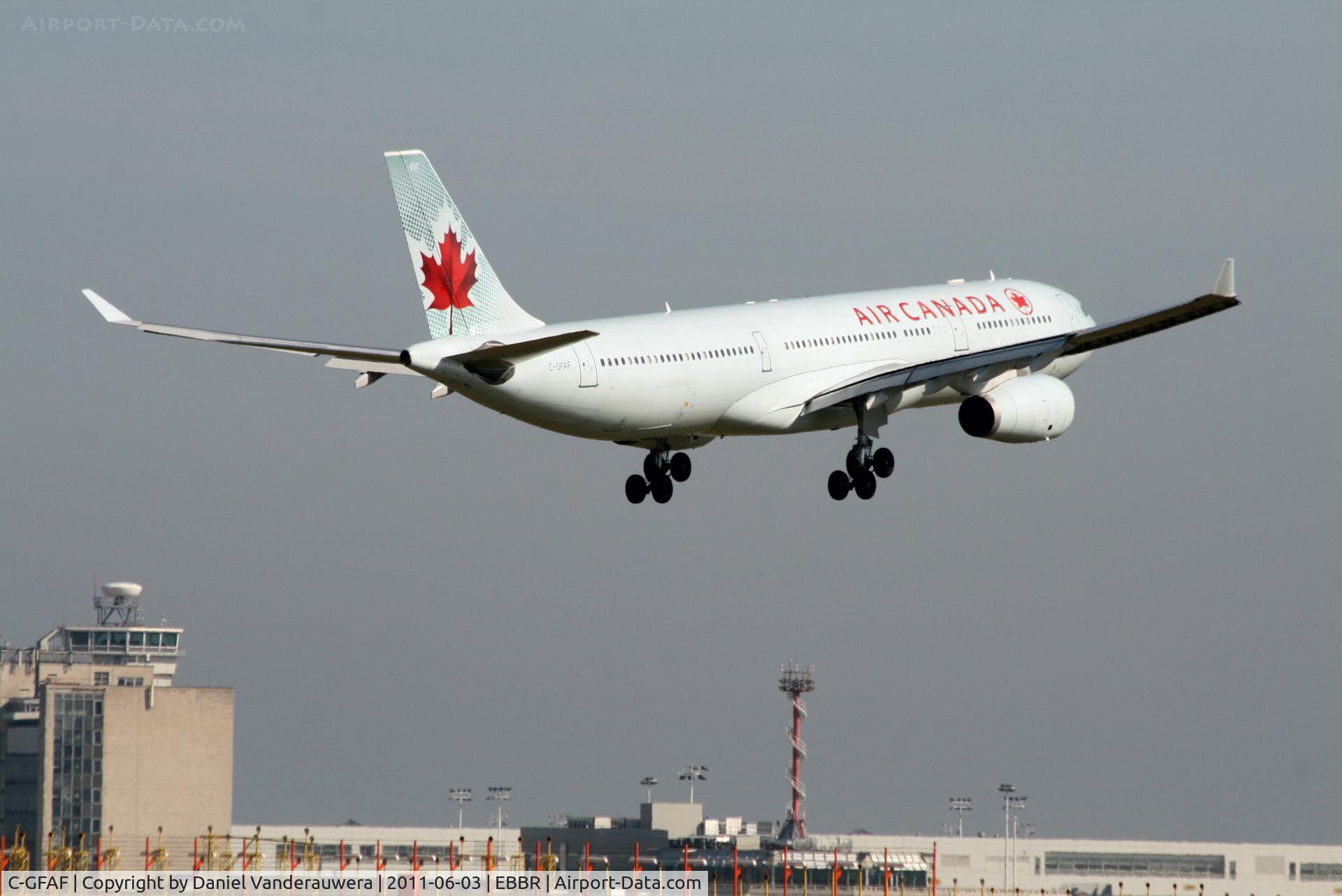 C-GFAF, 1999 Airbus A330-343 C/N 0277, Flight AC832 is descending to RWY 02