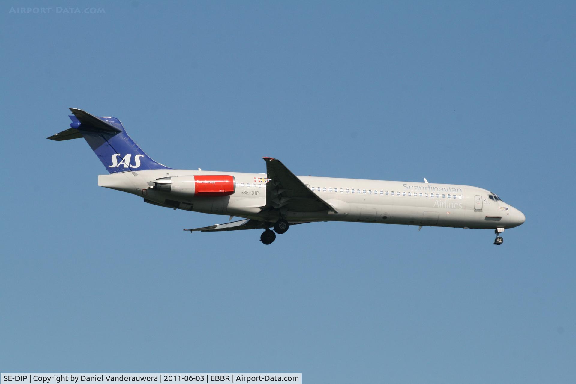 SE-DIP, 1991 McDonnell Douglas MD-87 (DC-9-87) C/N 53010, Arrival of flight SK593 to RWY 02
