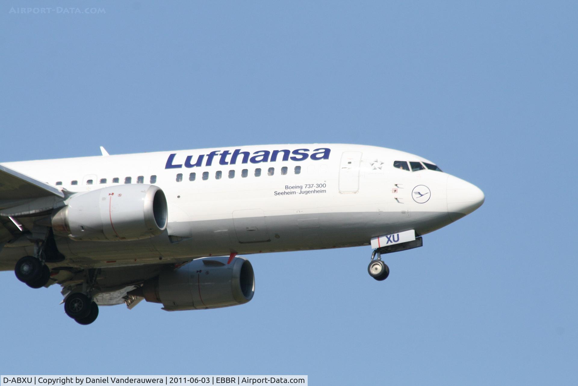 D-ABXU, 1989 Boeing 737-330 C/N 24282, Arrival of flight LH1008 to RWY 02