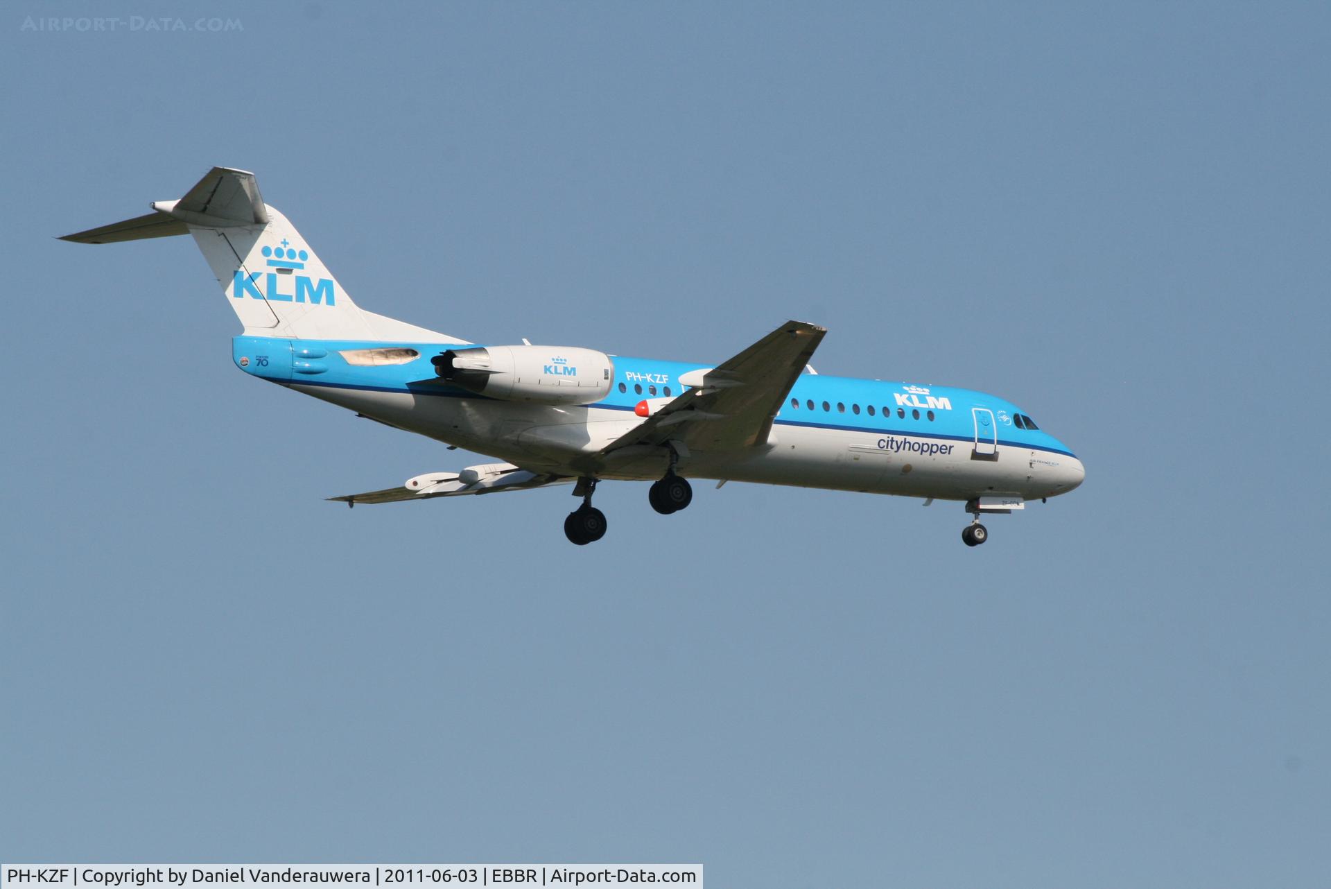 PH-KZF, 1996 Fokker 70 (F-28-0070) C/N 11577, Flight KL1723 is descending to RWY 02