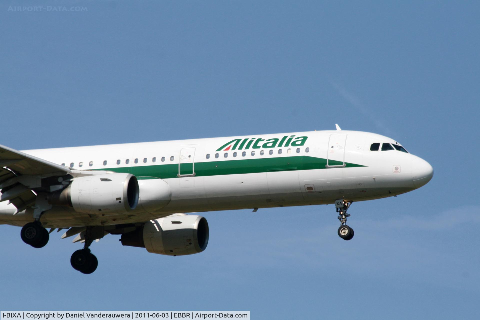 I-BIXA, 1994 Airbus A321-112 C/N 477, Arrival of flight AZ156 to RWY 02