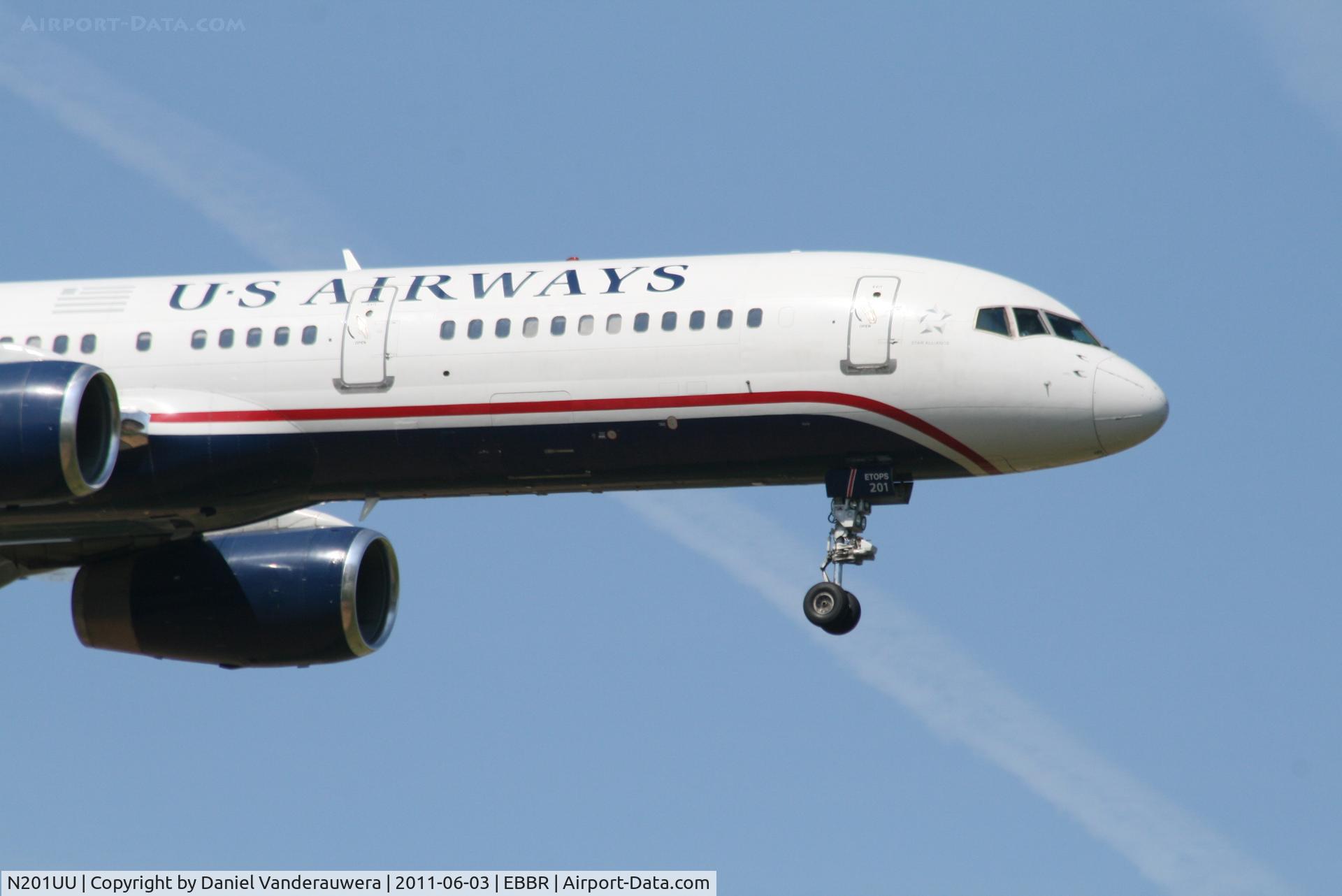 N201UU, 1995 Boeing 757-2B7 C/N 27810, Arrival of flight US750 to RWY 02