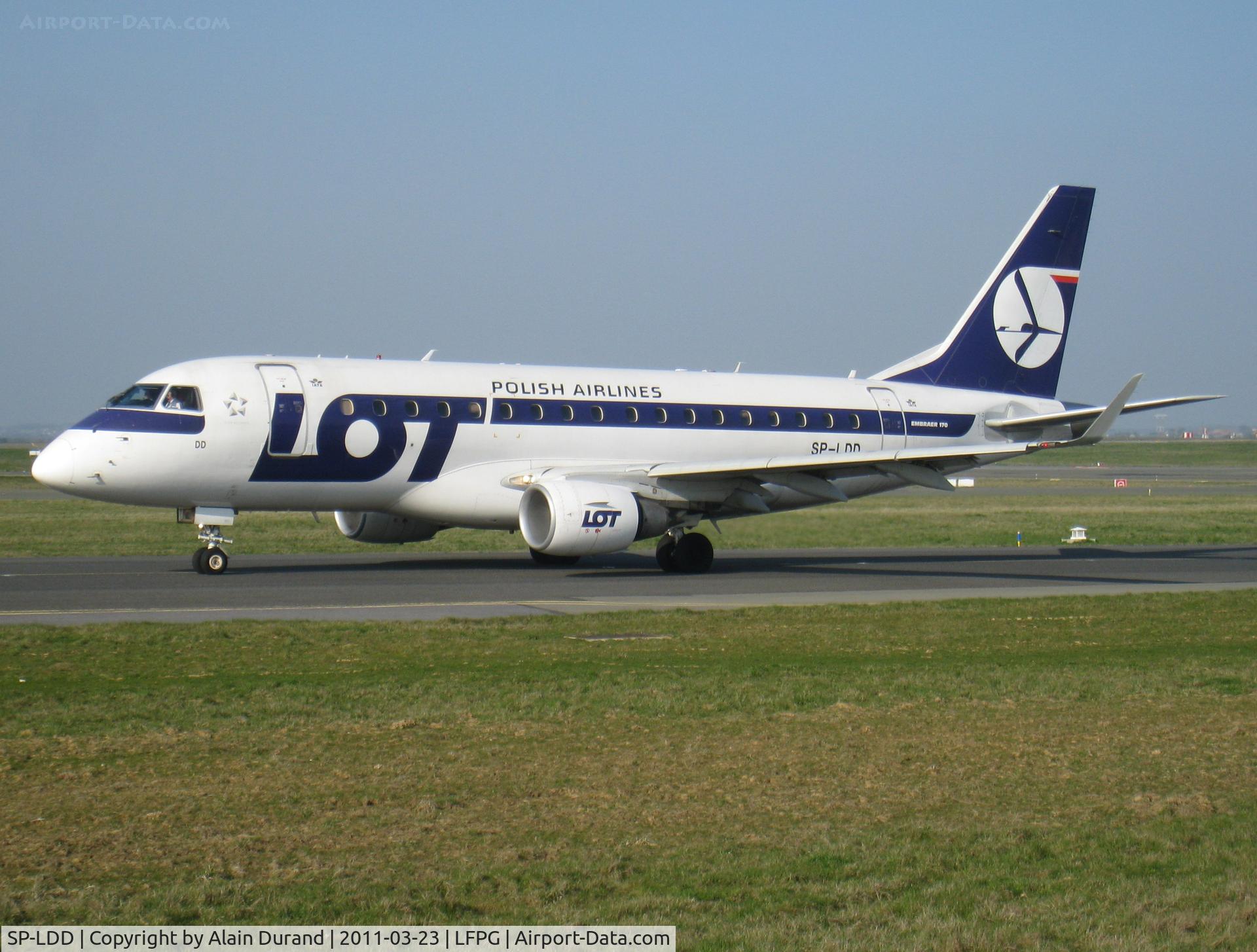 SP-LDD, 2004 Embraer 170ST (ERJ-170-100ST) C/N 17000027, On her way back to WAW
Taxy to runway 09R through Alpha Loop which was reached within seconds after pushback from gate