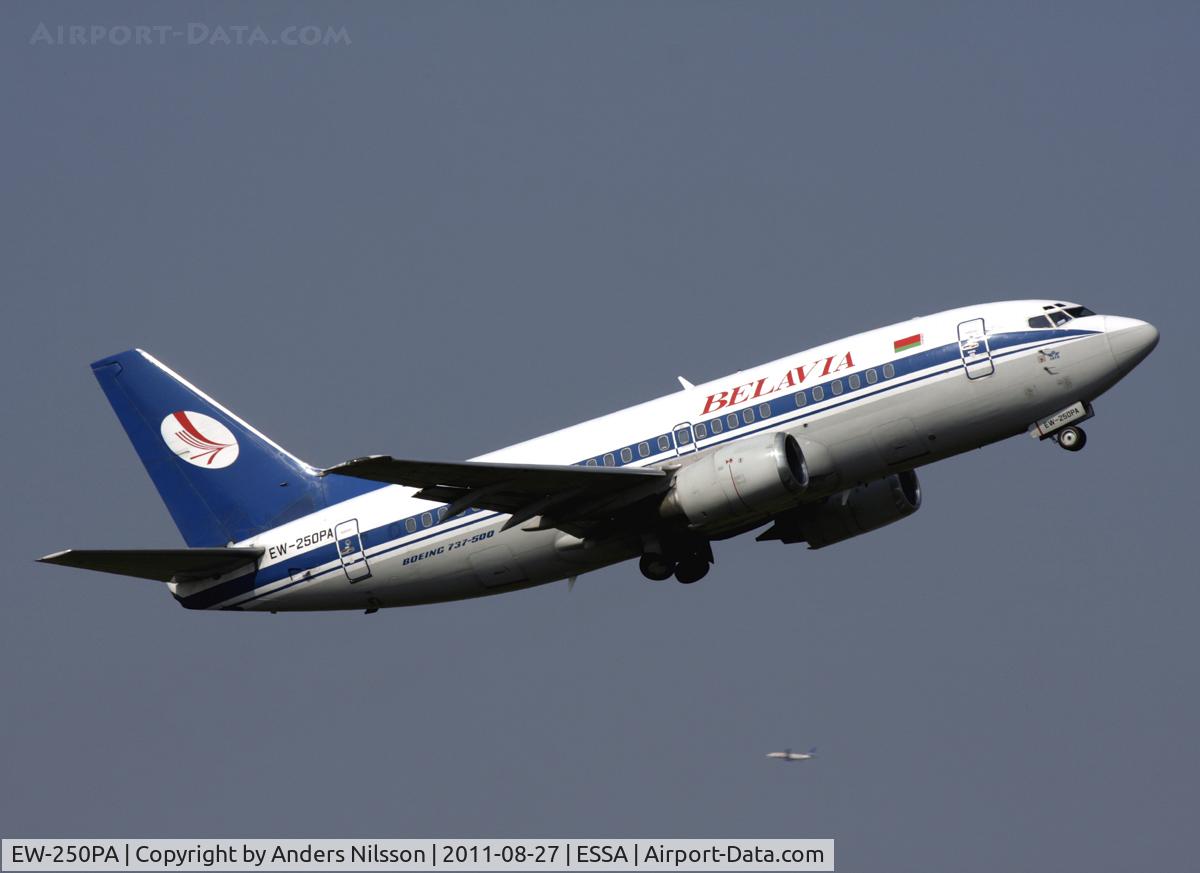 EW-250PA, 1995 Boeing 737-524 C/N 26319, Departing runway 08