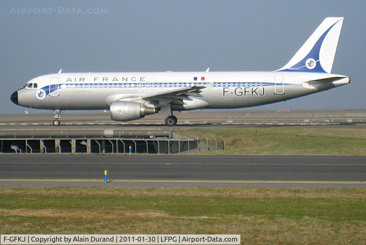 F-GFKJ, 1989 Airbus A320-211 C/N 0063, To celebrate 75 years in the air, AF also came out with a retrojet, and this proved a real surprise. The livery selected was introduced by the DC.4s in 1946 and was updated in 1950 when the white roof was added.