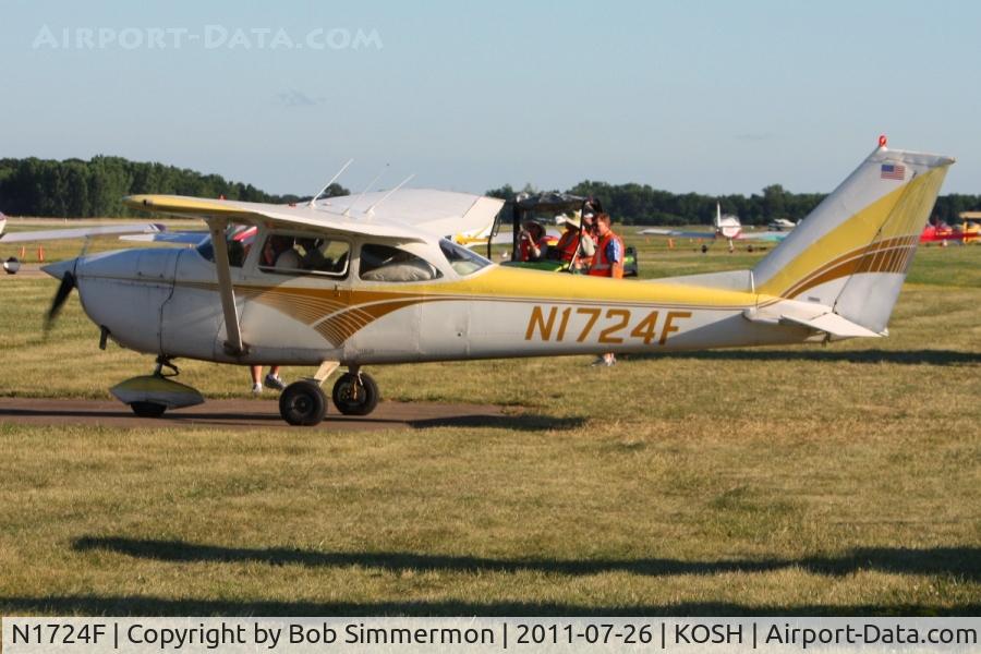 N1724F, 1966 Cessna 172H C/N 17255119, Departing Airventure 2011.