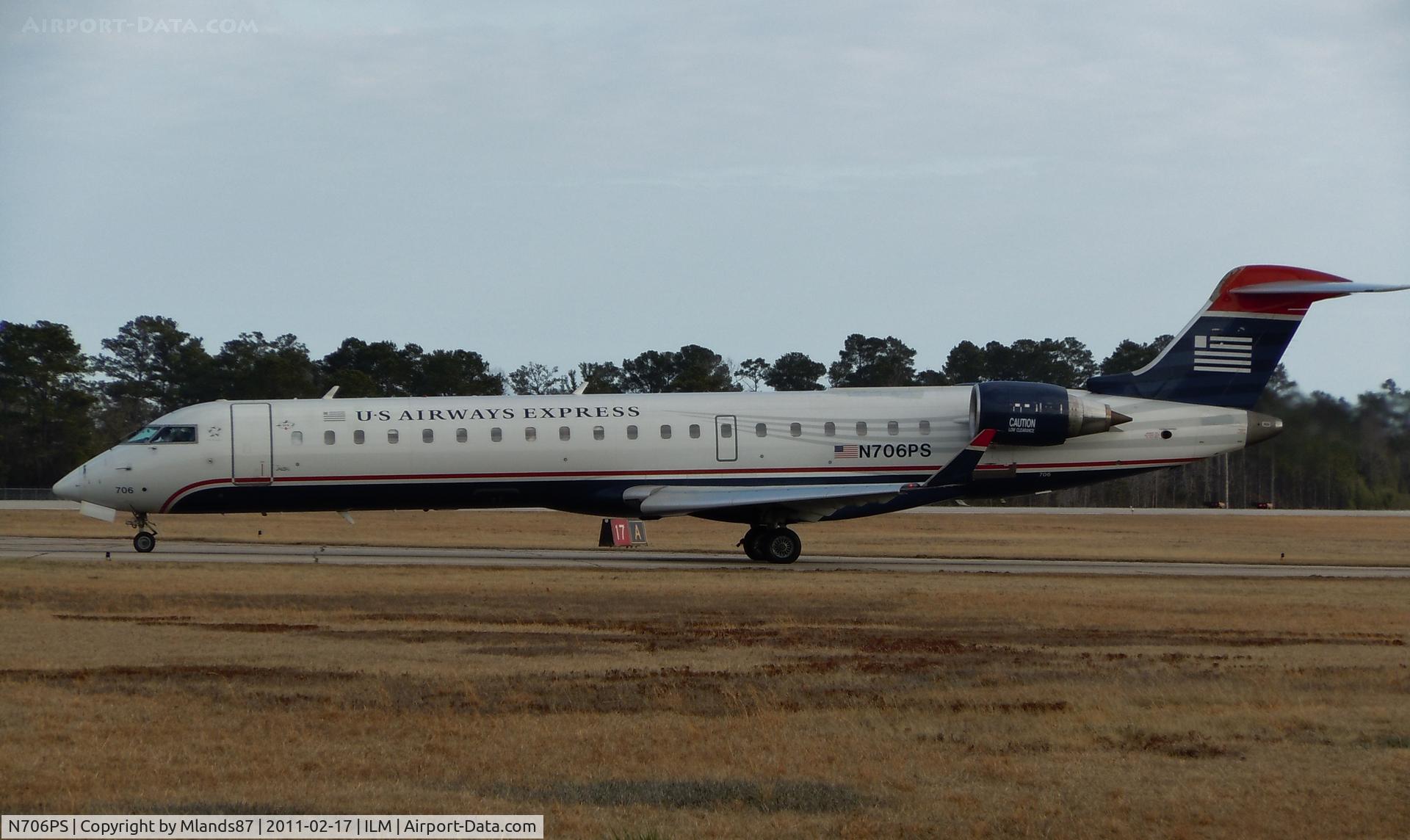 N706PS, 2004 Bombardier CRJ-701 (CL-600-2C10) Regional Jet C/N 10150, Taxiing to takeoff