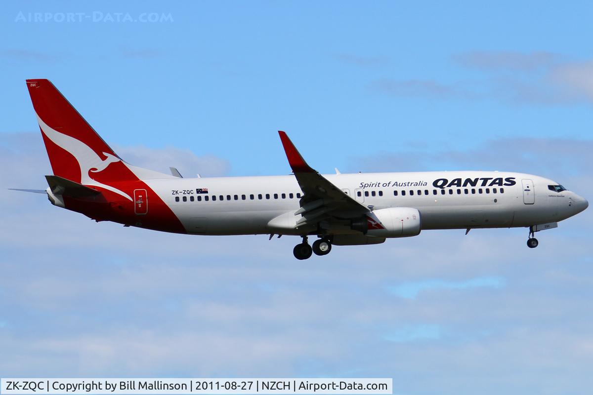 ZK-ZQC, 2009 Boeing 737-838 C/N 34202, QF45 from SYD lines up for a 20 final