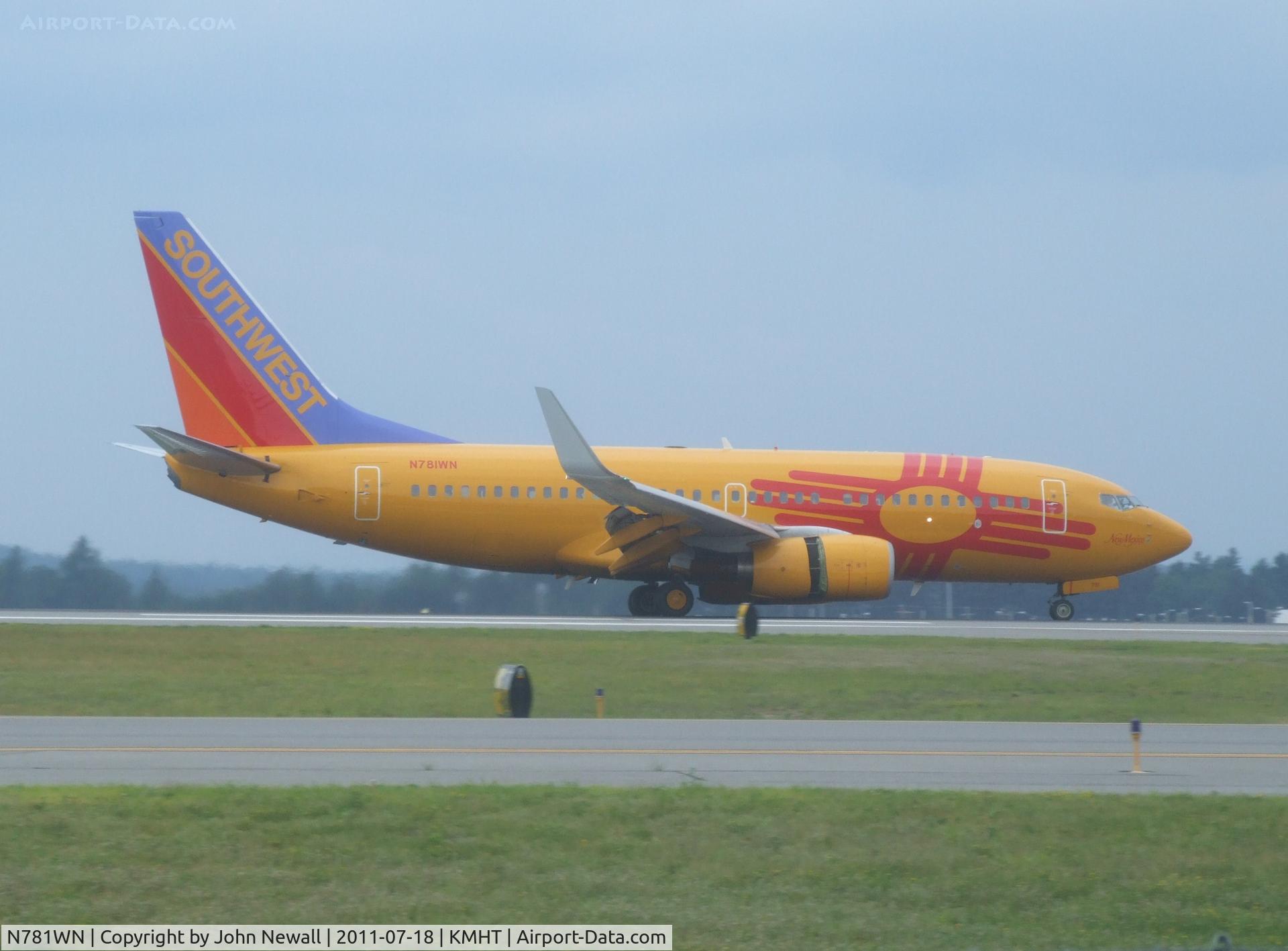 N781WN, 2000 Boeing 737-7H4 C/N 30601, New Mexico on landing roll on runway 35