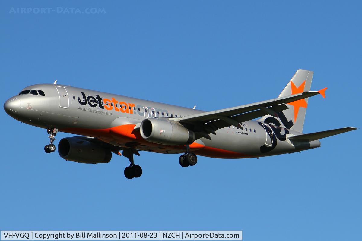 VH-VGQ, 2010 Airbus A320-232 C/N 4303, finals to 02