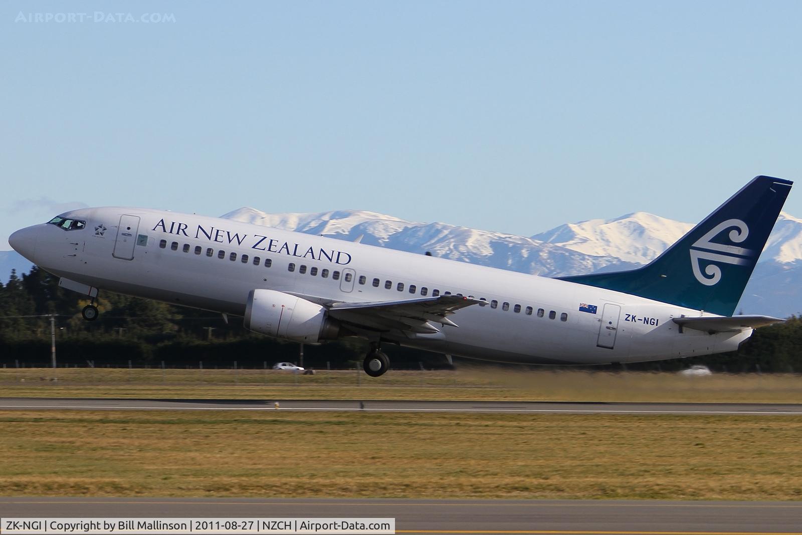 ZK-NGI, 1999 Boeing 737-319 C/N 25608, rotating from 20