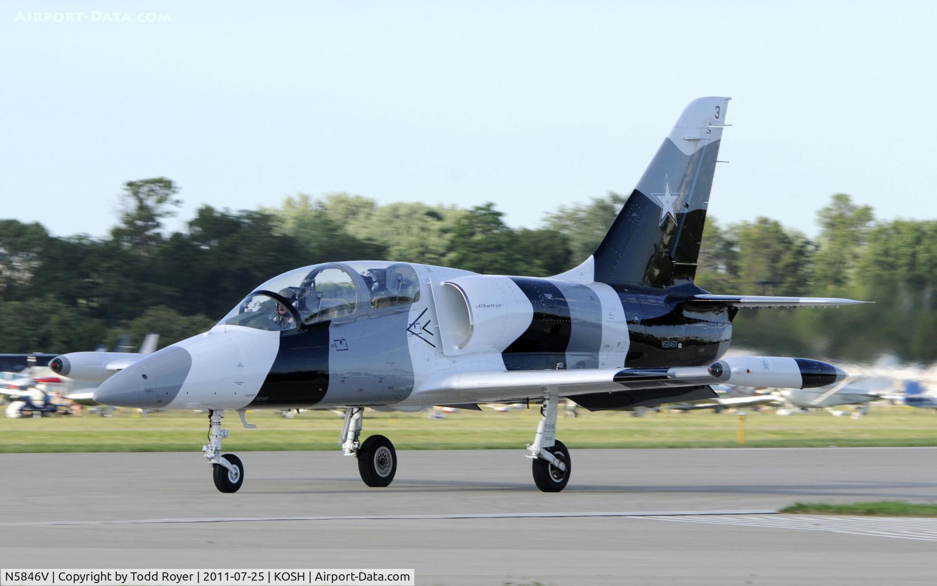 N5846V, 1984 Aero L-39C Albatros C/N 432826, AIRVENTURE 2011