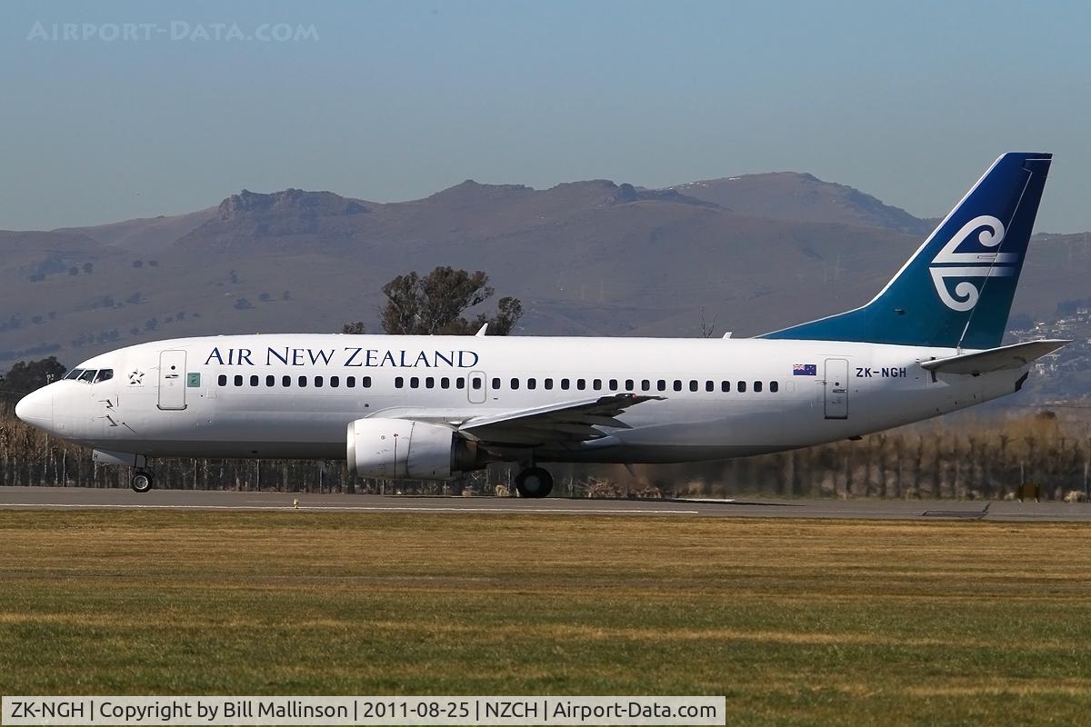 ZK-NGH, 1999 Boeing 737-319 C/N 25607, waiting on 02