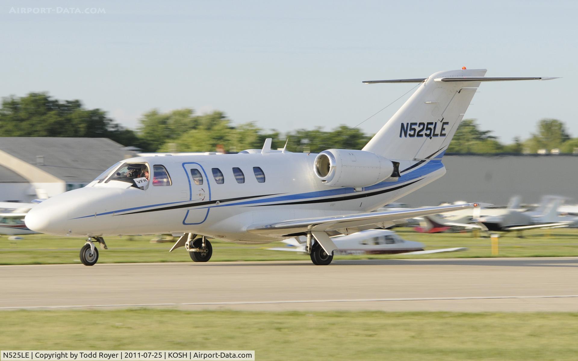 N525LE, 2001 Cessna 525 CitationJet CJ1 C/N 525-0447, AIRVENTURE 2011