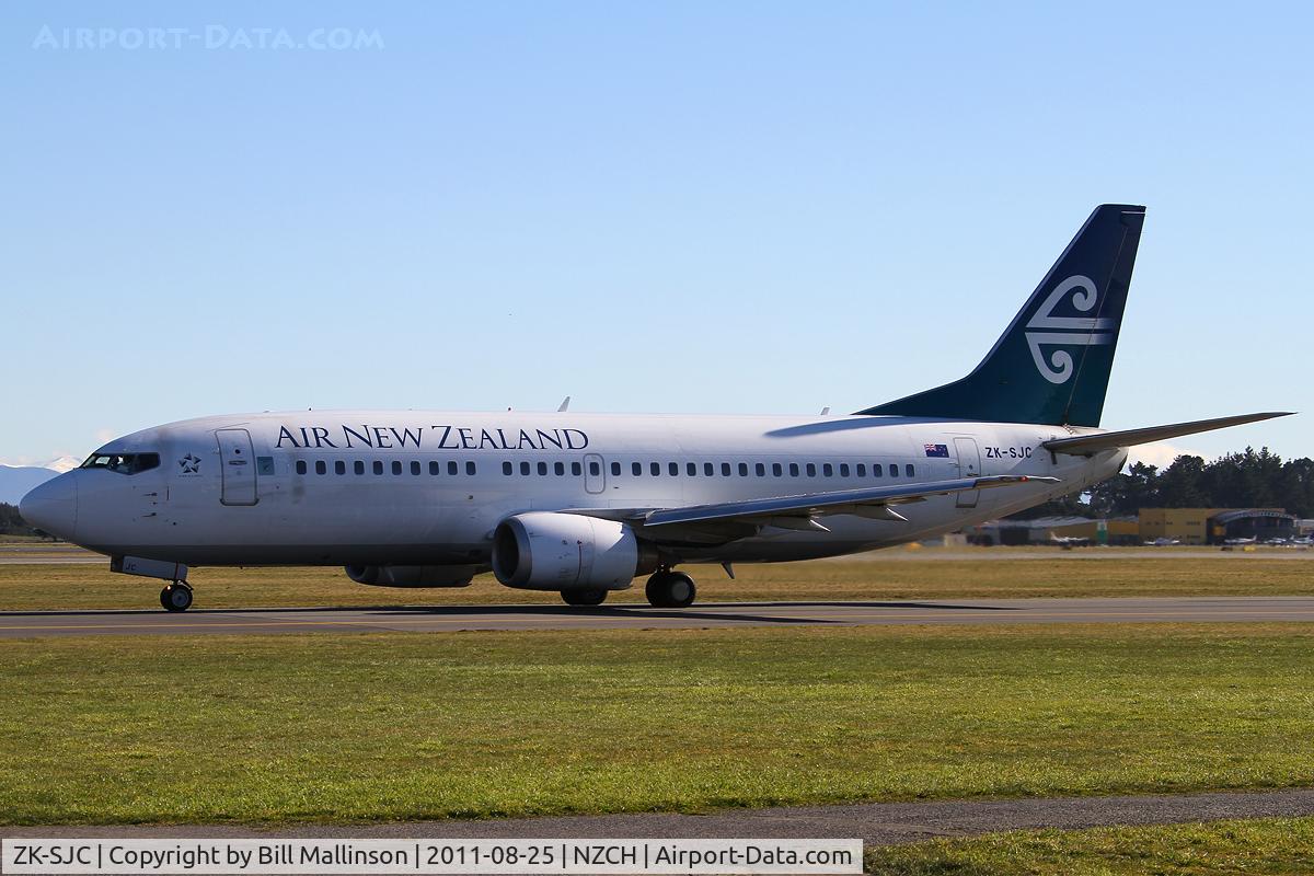 ZK-SJC, 1998 Boeing 737-3U3 C/N 28738, on taxi to A6 for r/w 02