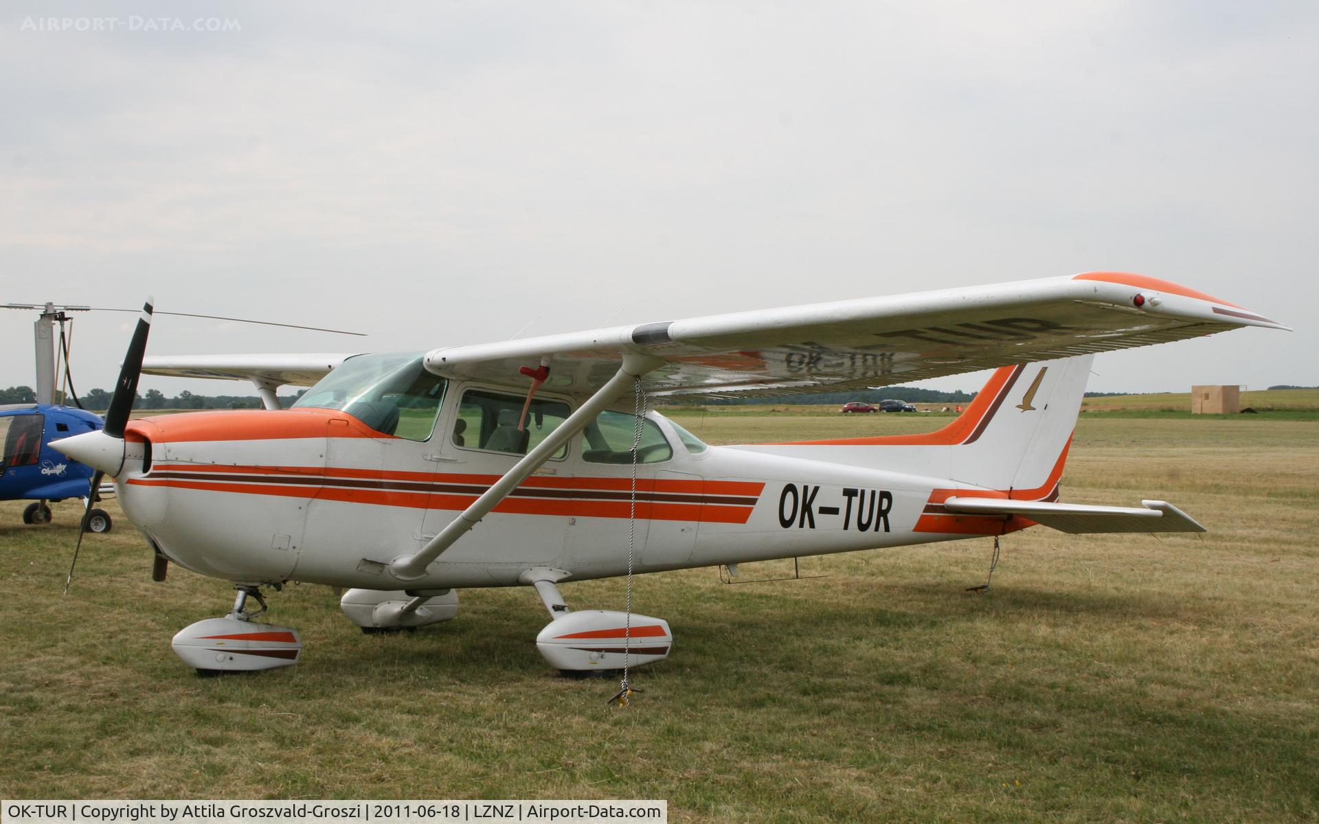 OK-TUR, 1982 Cessna 172P C/N 17275770, Nové Zámky Airport - Slovakia