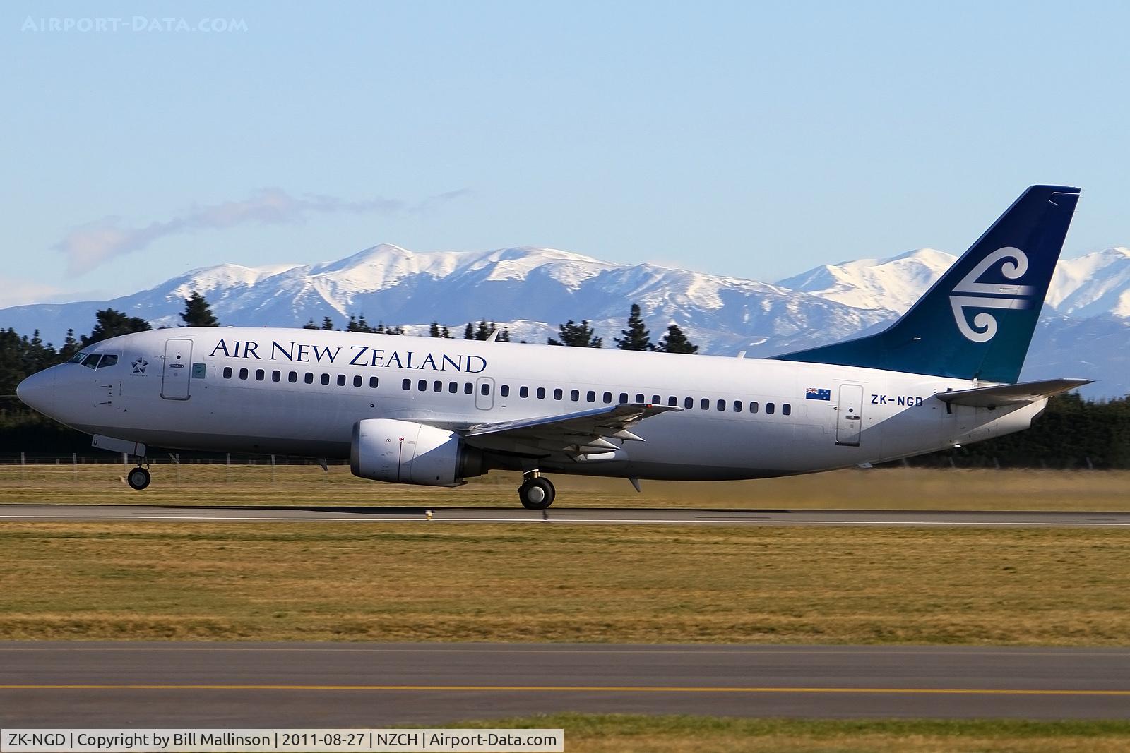 ZK-NGD, 1998 Boeing 737-3U3 C/N 28732, rotating from 20