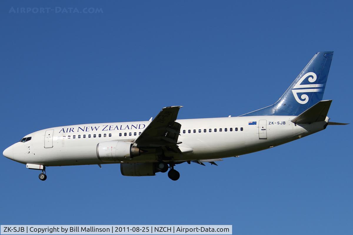 ZK-SJB, 1997 Boeing 737-33R C/N 28868, finals to 02