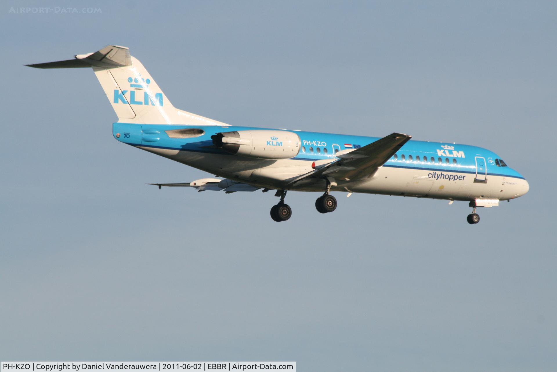 PH-KZO, 1995 Fokker 70 (F-28-0070) C/N 11538, Flight KL1721 is descending to RWY 02
