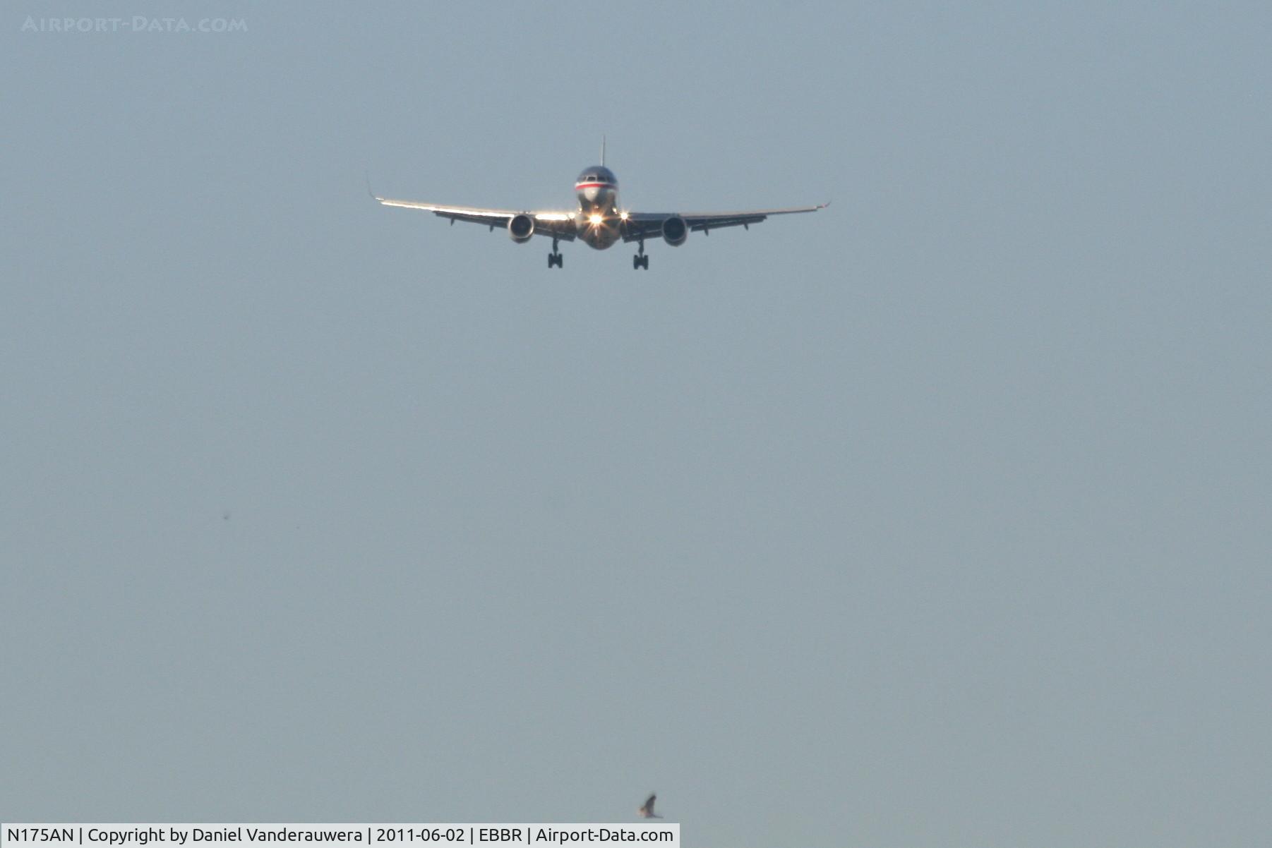 N175AN, 2001 Boeing 757-223 C/N 32394, Flight AA172 is on approach to RWY 02