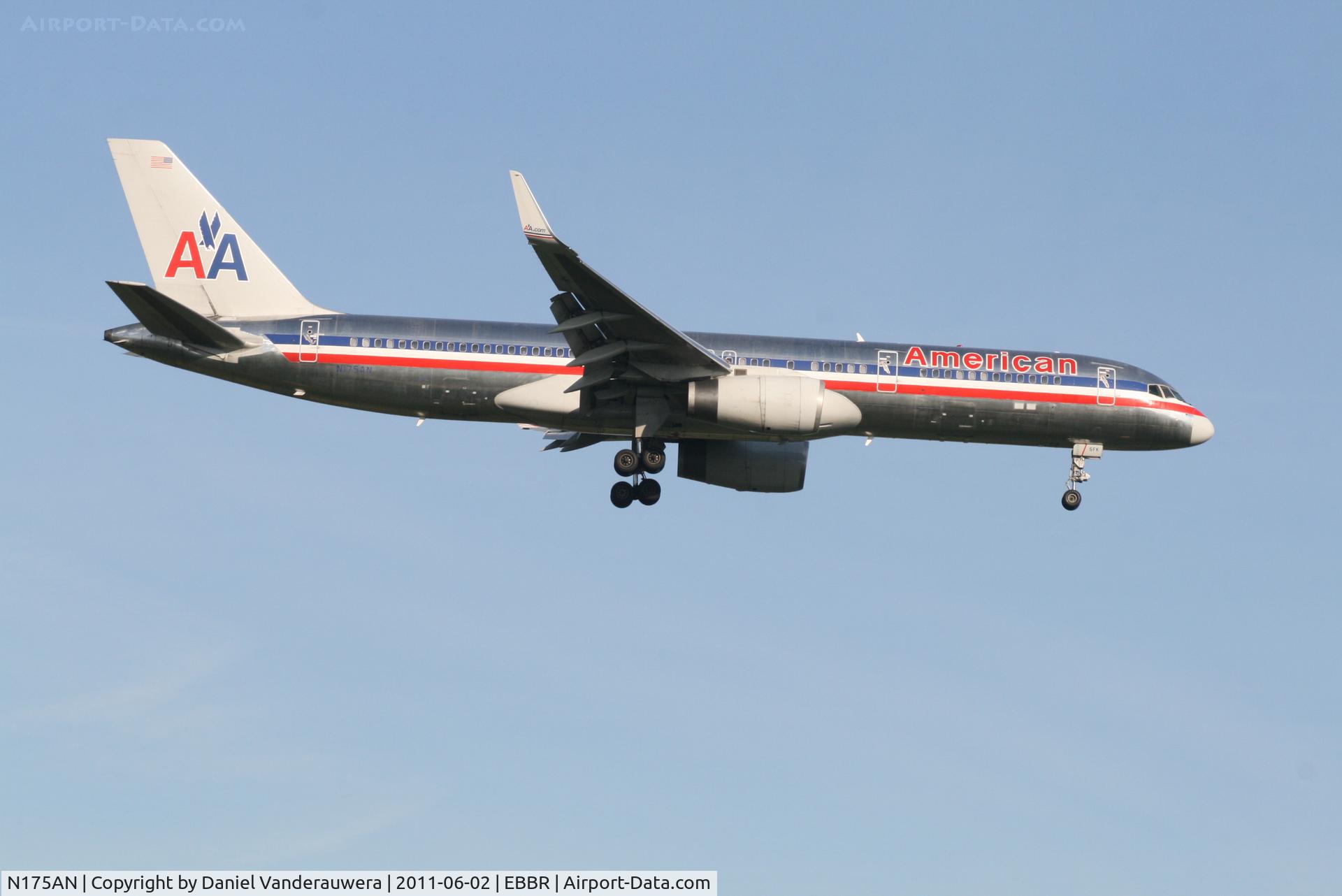 N175AN, 2001 Boeing 757-223 C/N 32394, Flight AA172 is descending to RWY 02