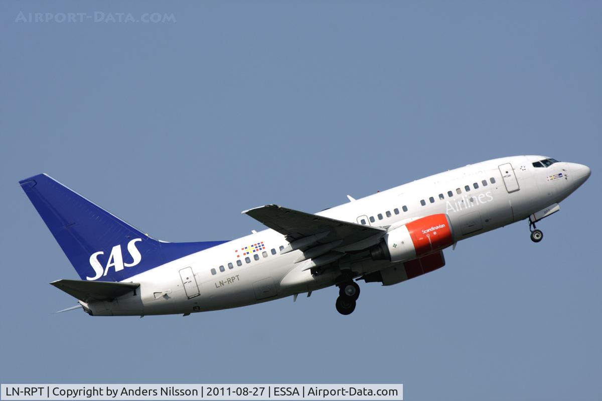 LN-RPT, 1998 Boeing 737-683 C/N 28299, Departing runway 08.